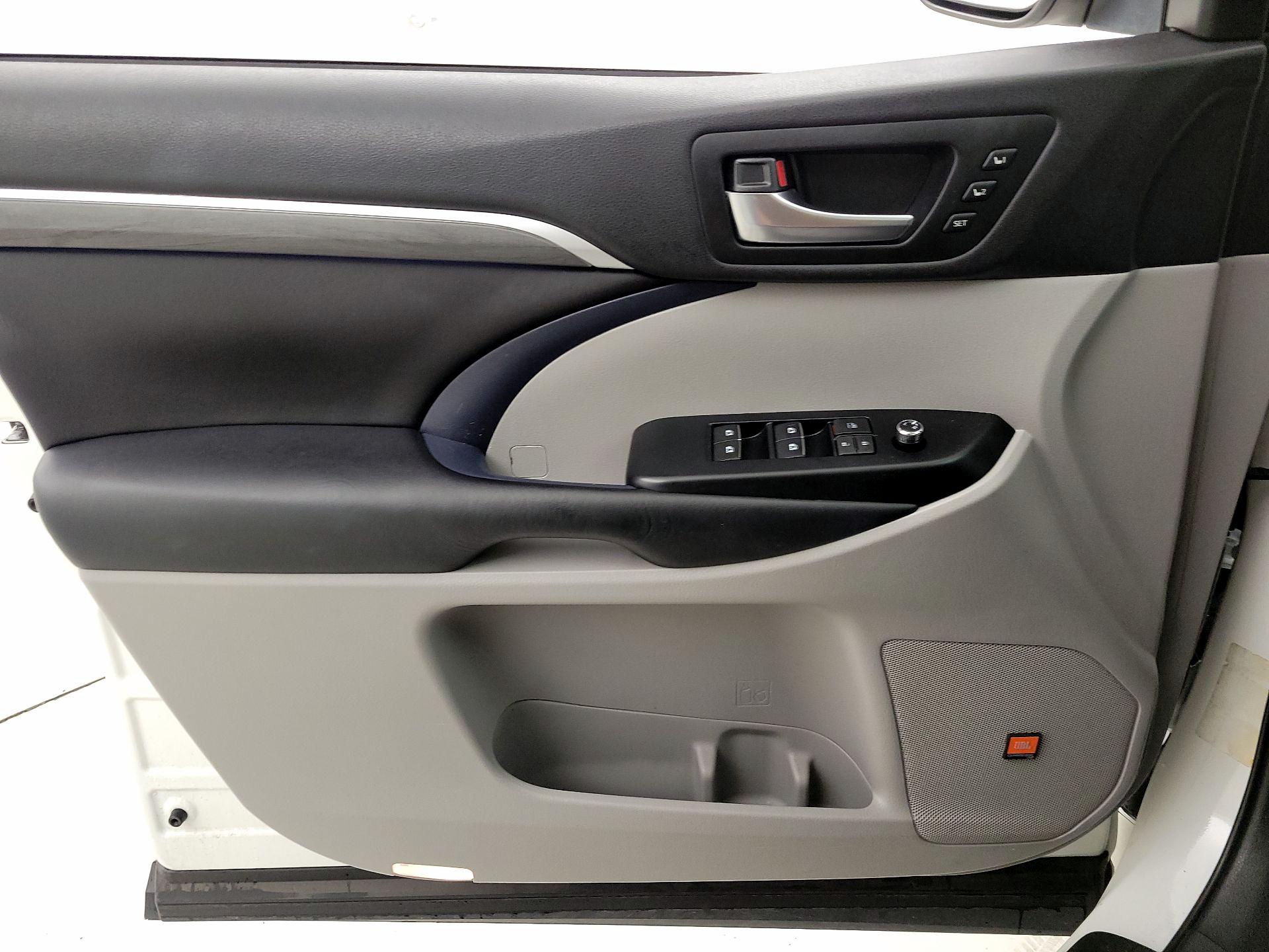 Thumbnail: 2019 Toyota Highlander - 12