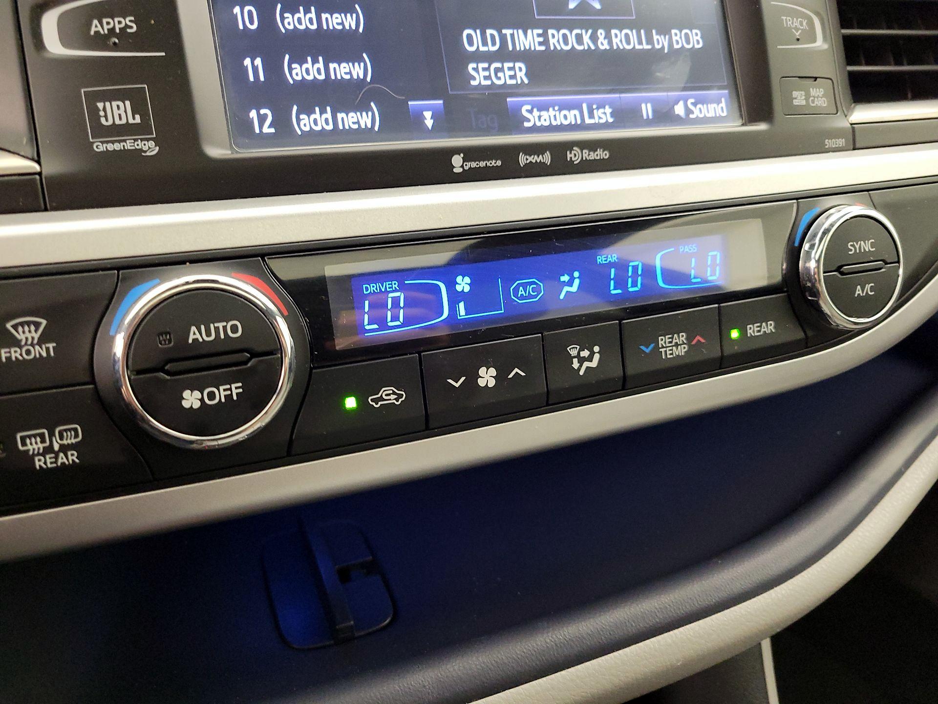 Thumbnail: 2019 Toyota Highlander - 17