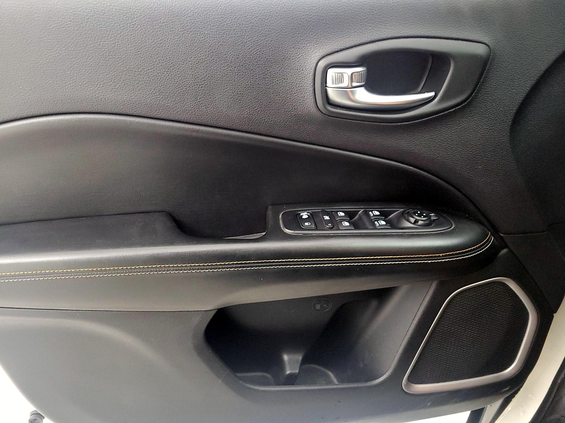 Thumbnail: 2019 Jeep Compass - 12