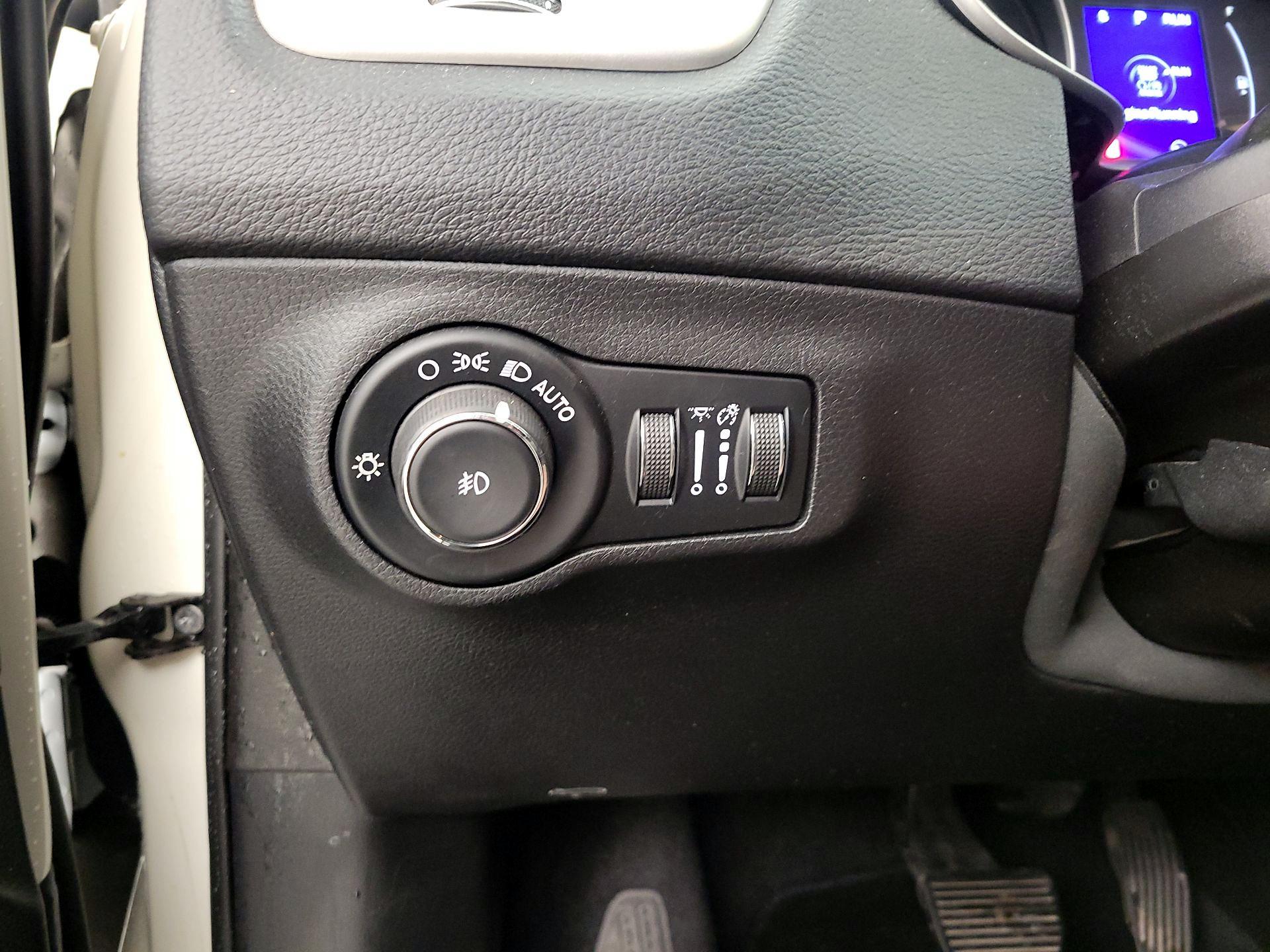 Thumbnail: 2019 Jeep Compass - 13