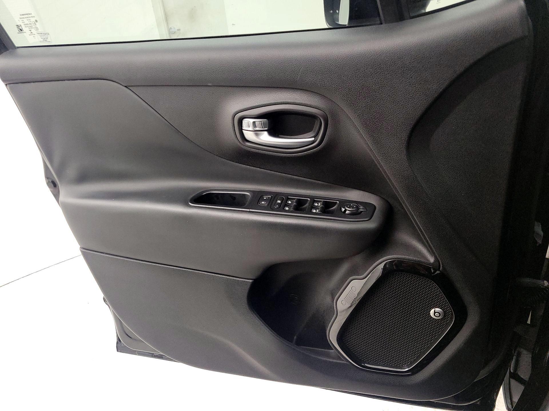 Thumbnail: 2018 Jeep Renegade - 12