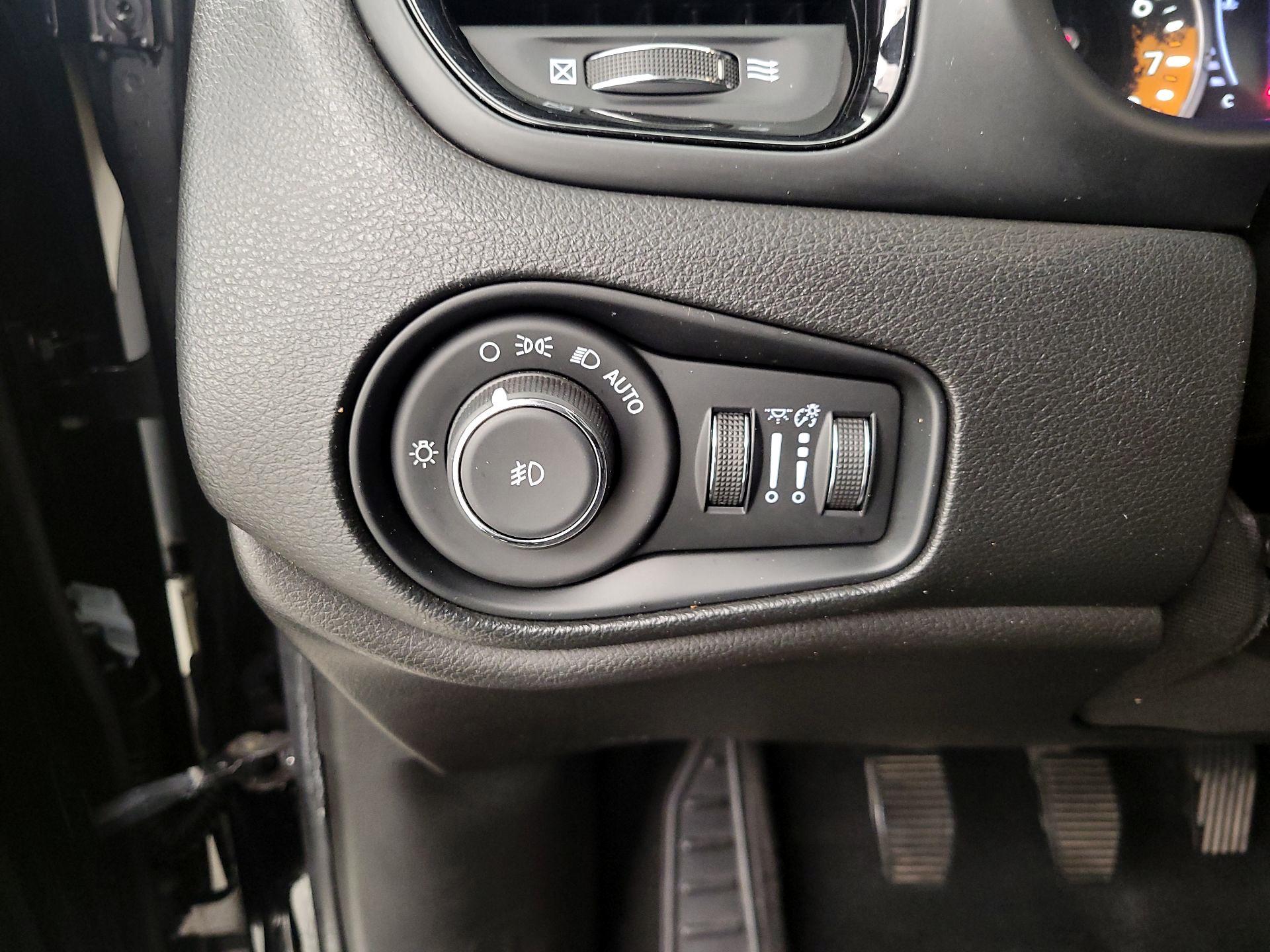 Thumbnail: 2018 Jeep Renegade - 13