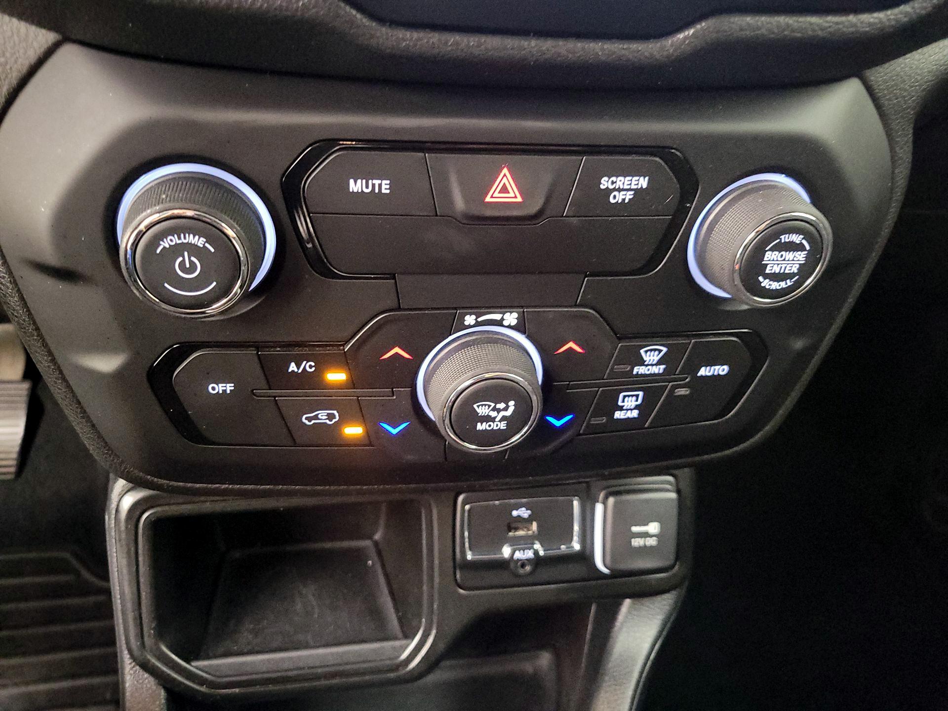 Thumbnail: 2018 Jeep Renegade - 16