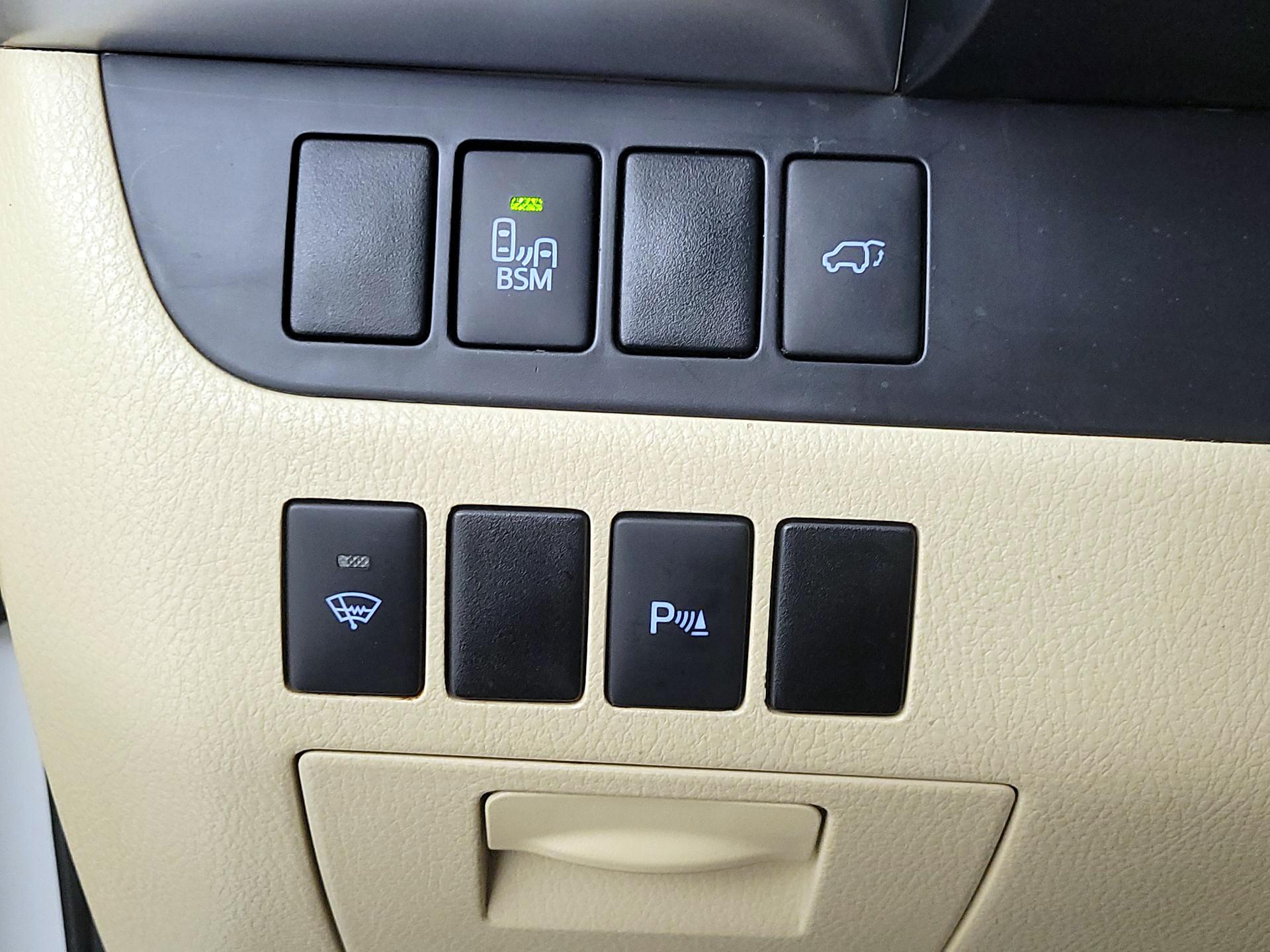 Thumbnail: 2015 Toyota Highlander - 13