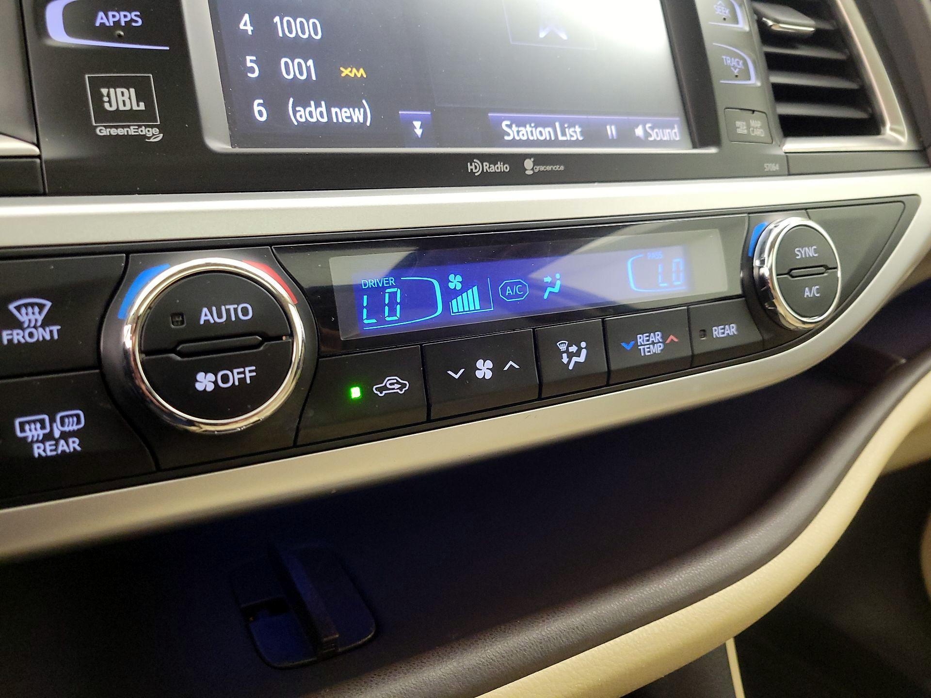 Thumbnail: 2015 Toyota Highlander - 16