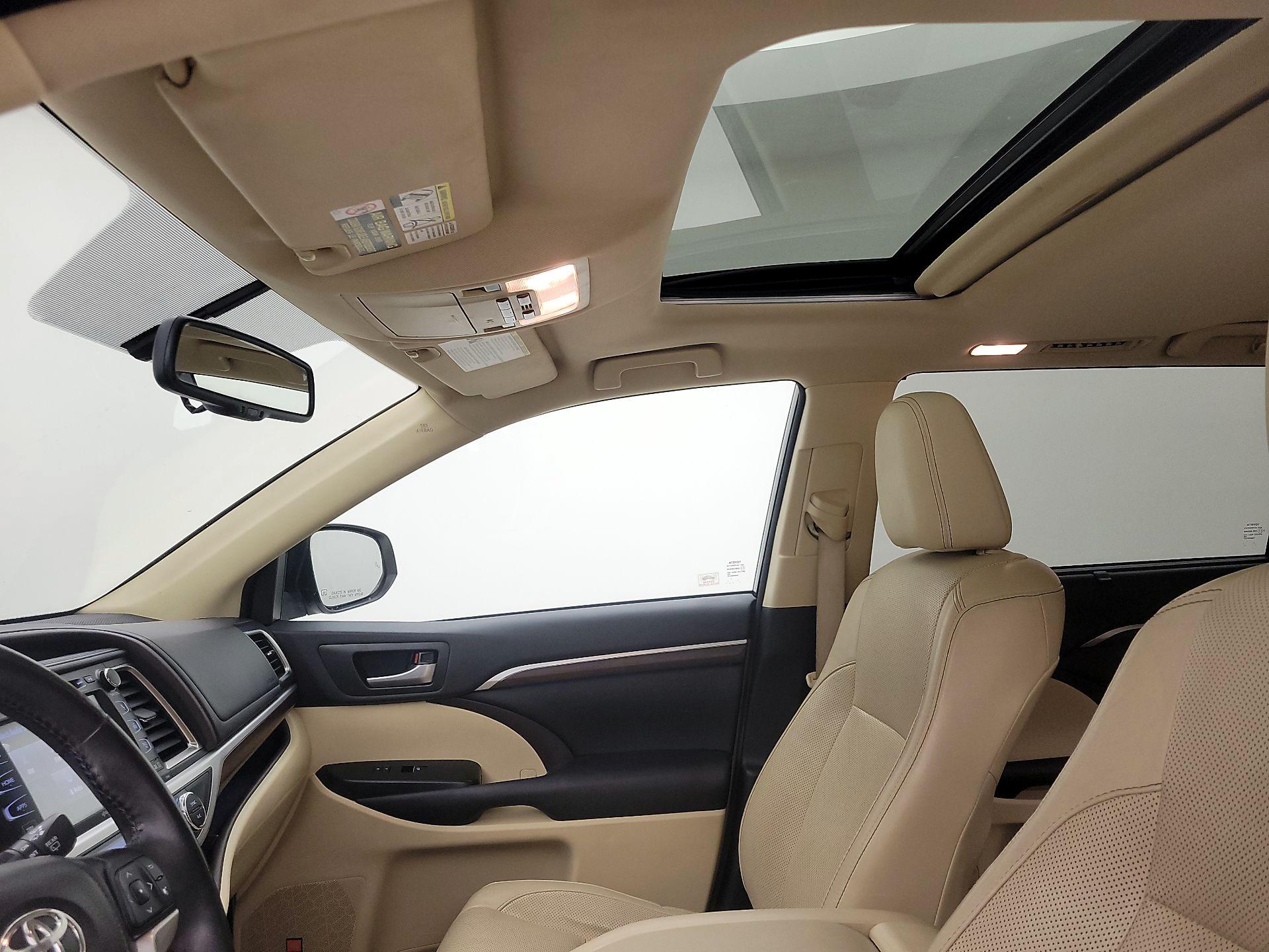 Thumbnail: 2015 Toyota Highlander - 19