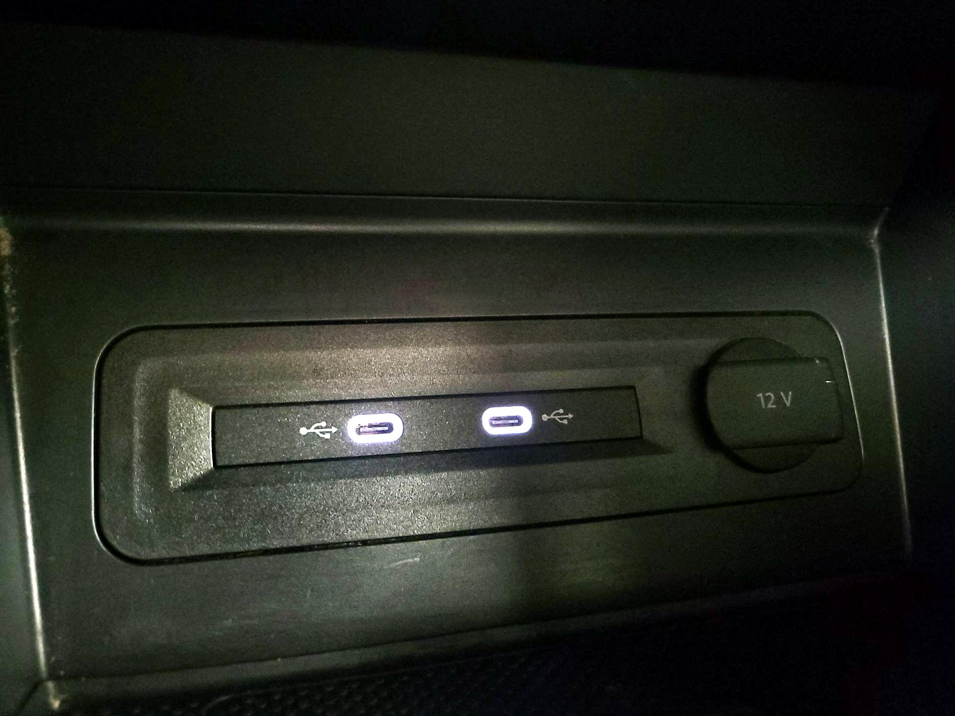 Thumbnail: 2021 Volkswagen Atlas - 18