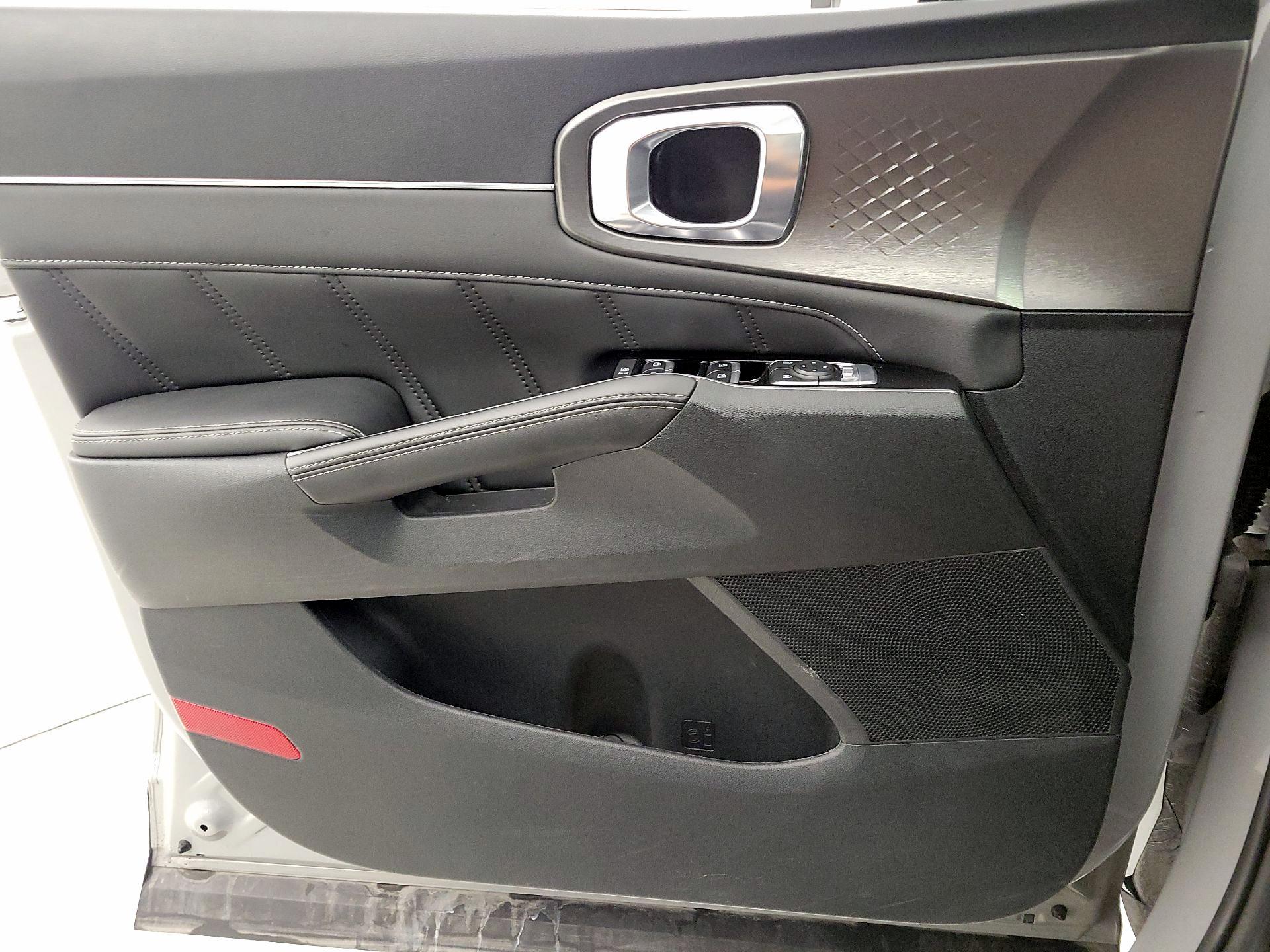 Thumbnail: 2023 Kia Sorento - 12