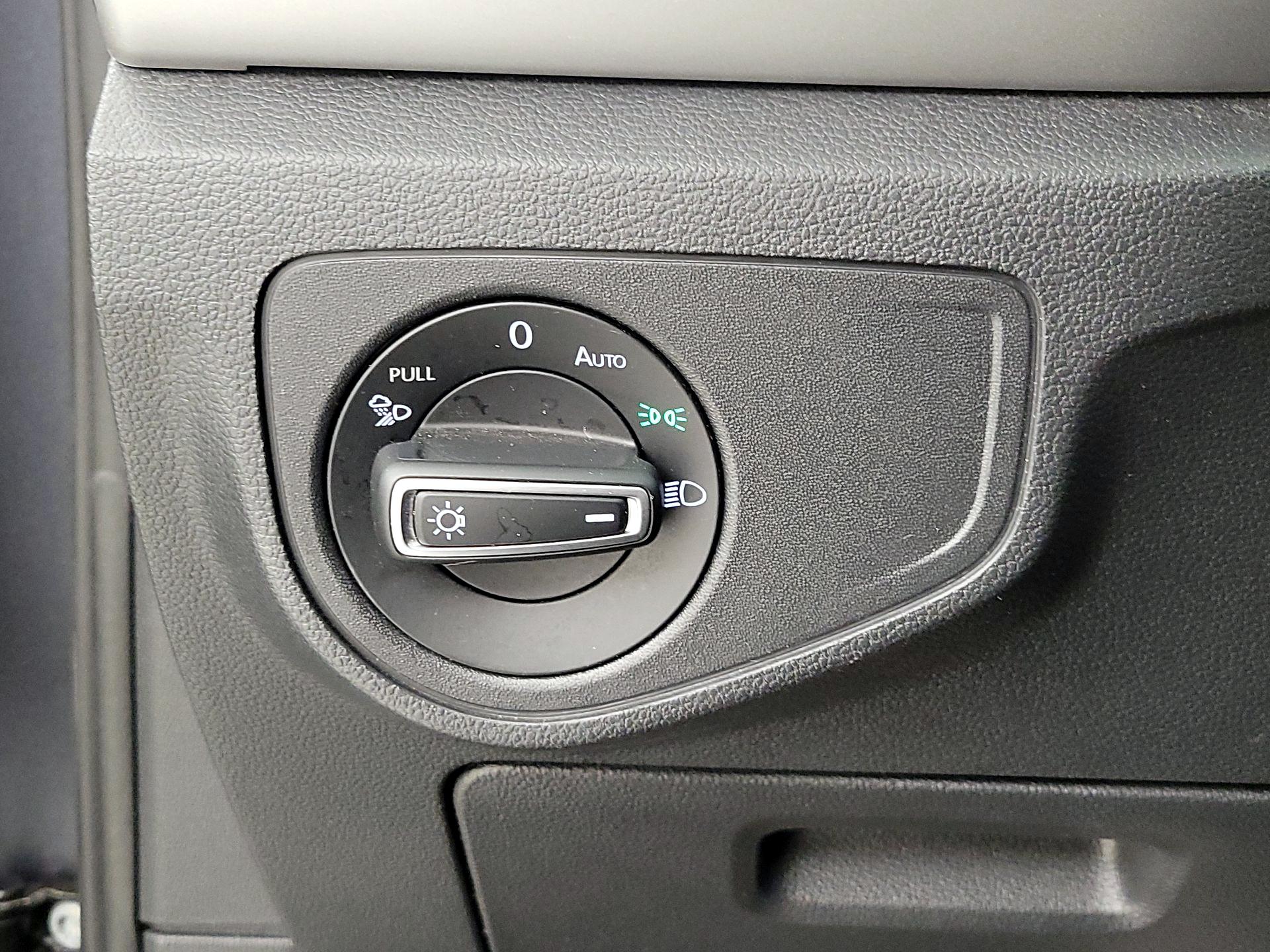 Thumbnail: 2021 Volkswagen Atlas - 13