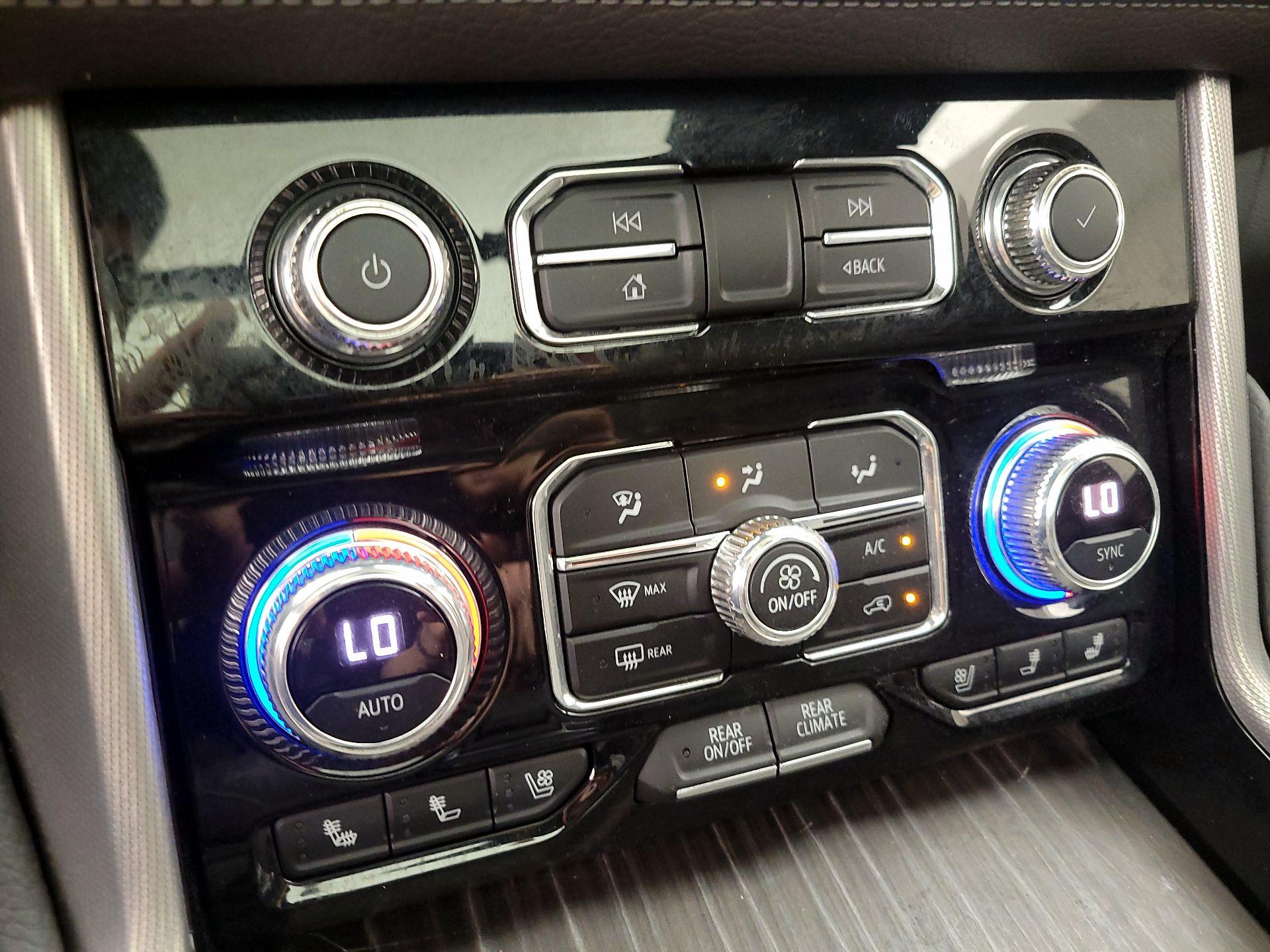 Thumbnail: 2021 GMC Yukon XL - 17