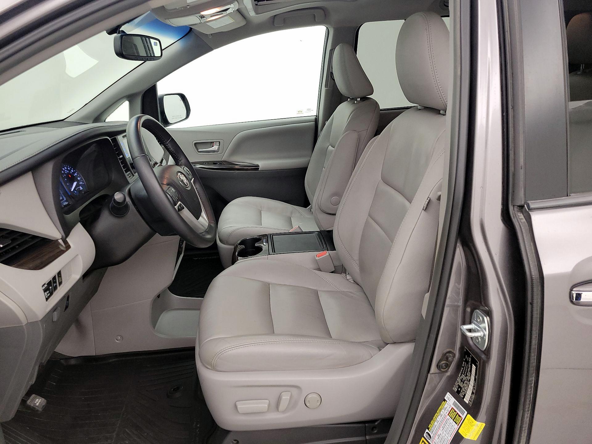 Thumbnail: 2017 Toyota Sienna - 11