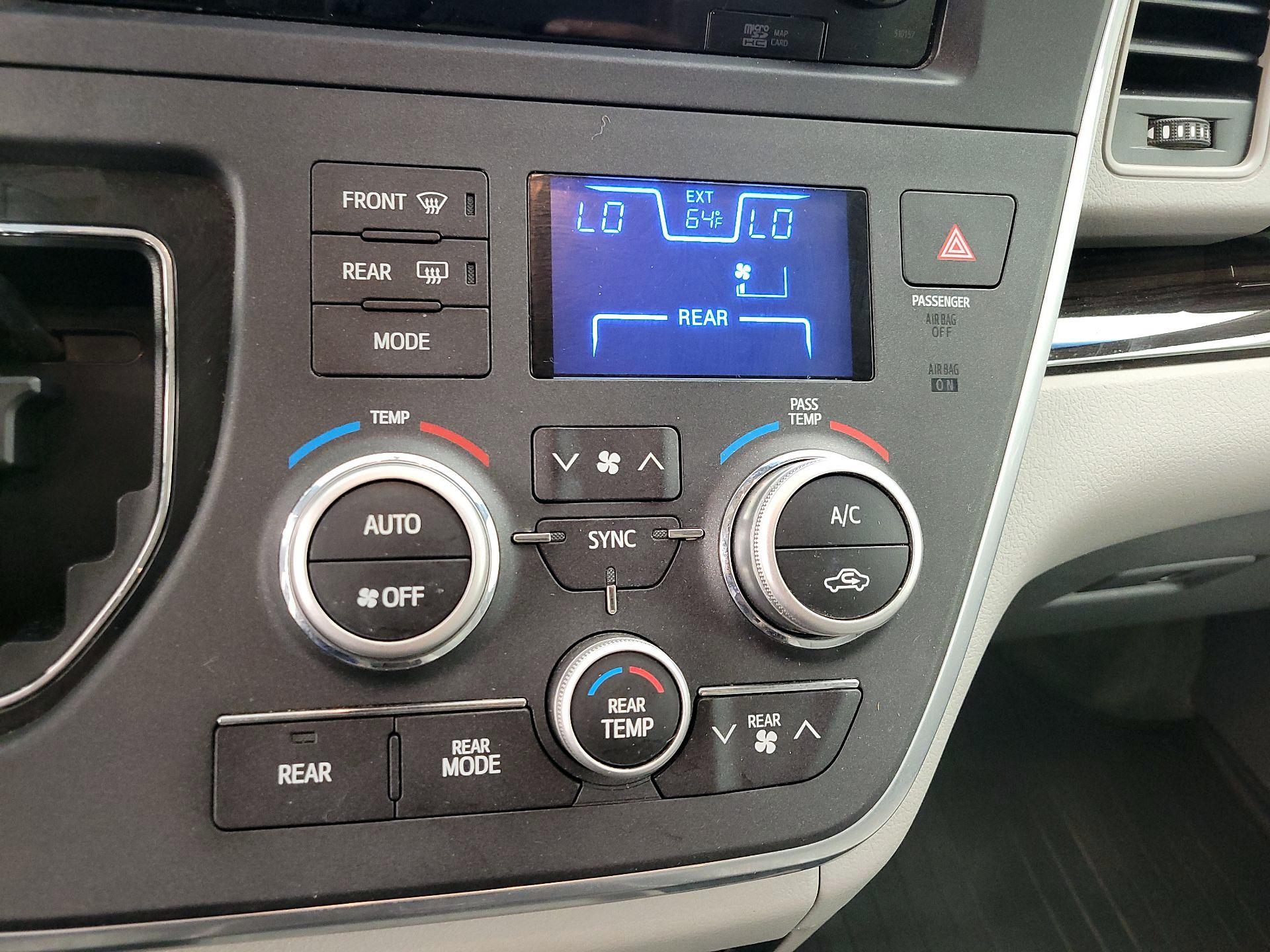 Thumbnail: 2017 Toyota Sienna - 17