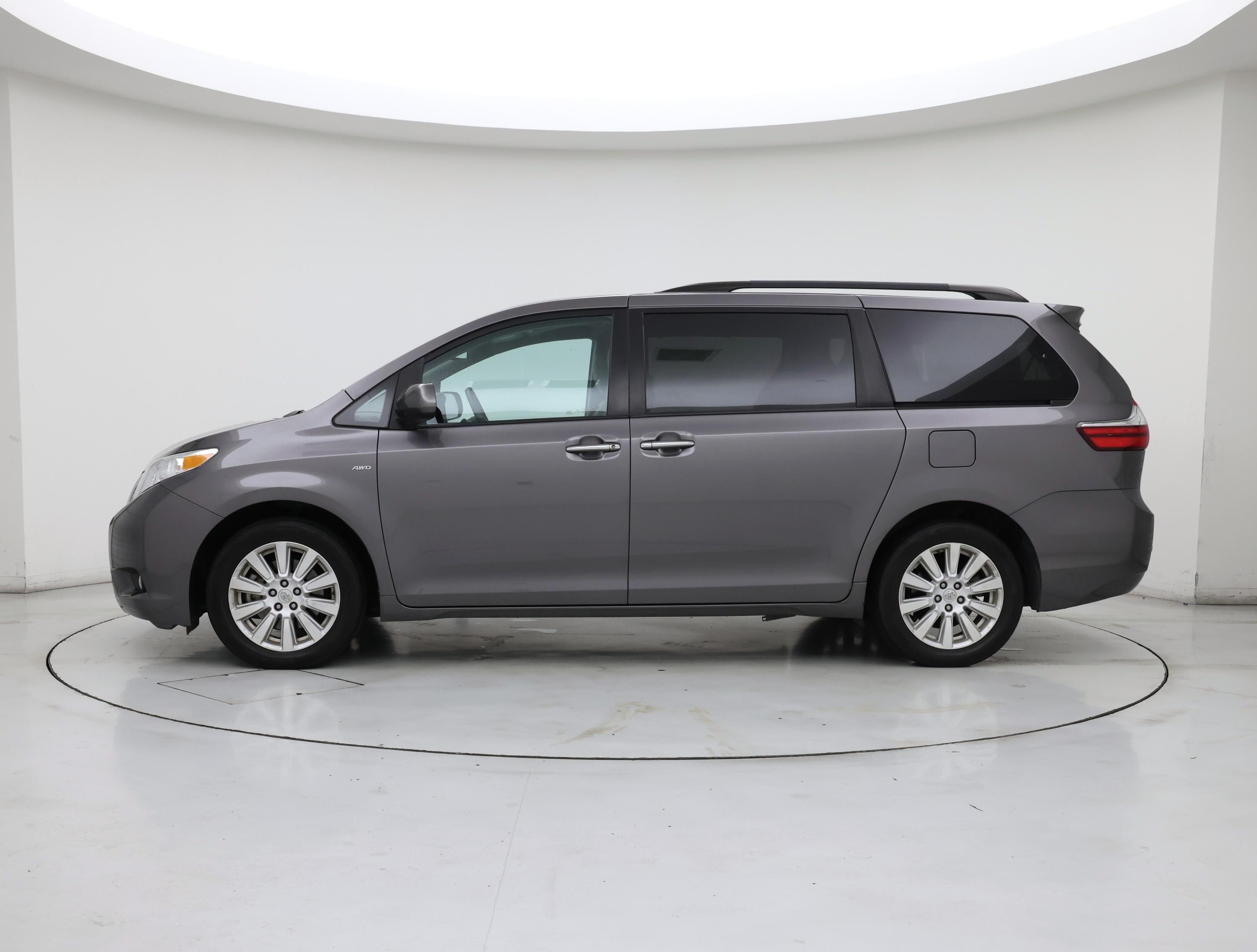 Thumbnail: 2017 Toyota Sienna - 3
