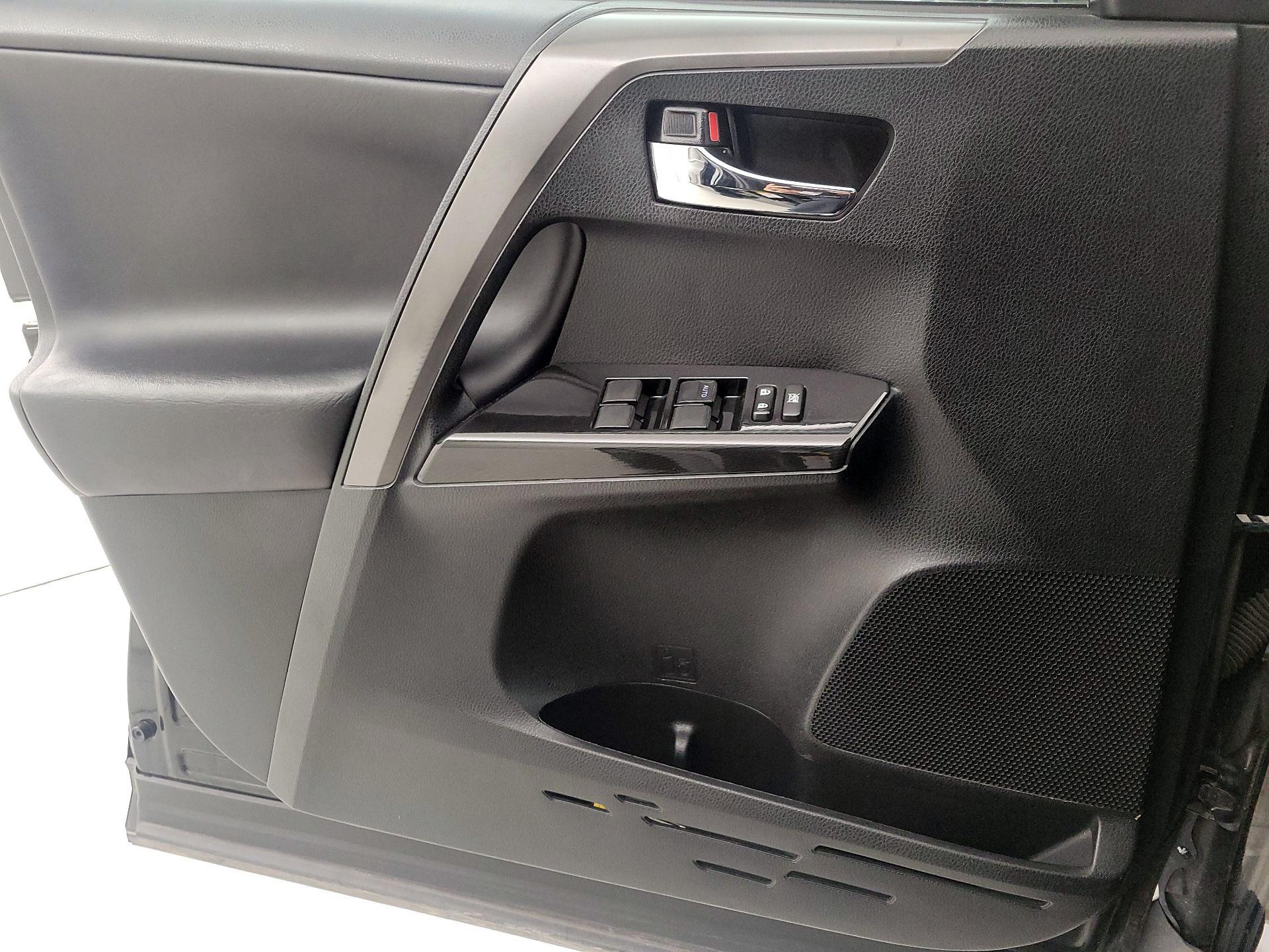 Thumbnail: 2018 Toyota RAV4 - 12