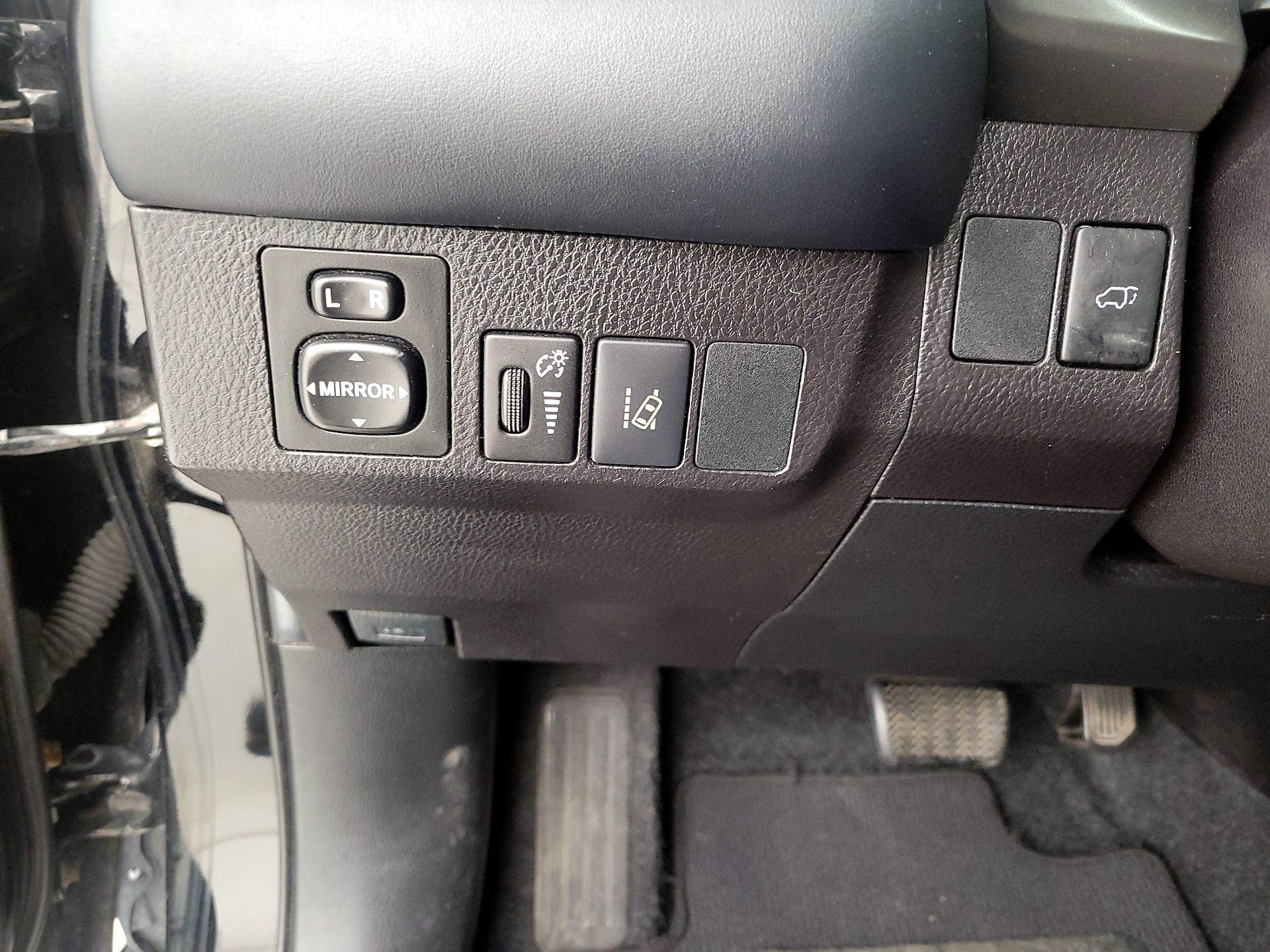 Thumbnail: 2018 Toyota RAV4 - 13