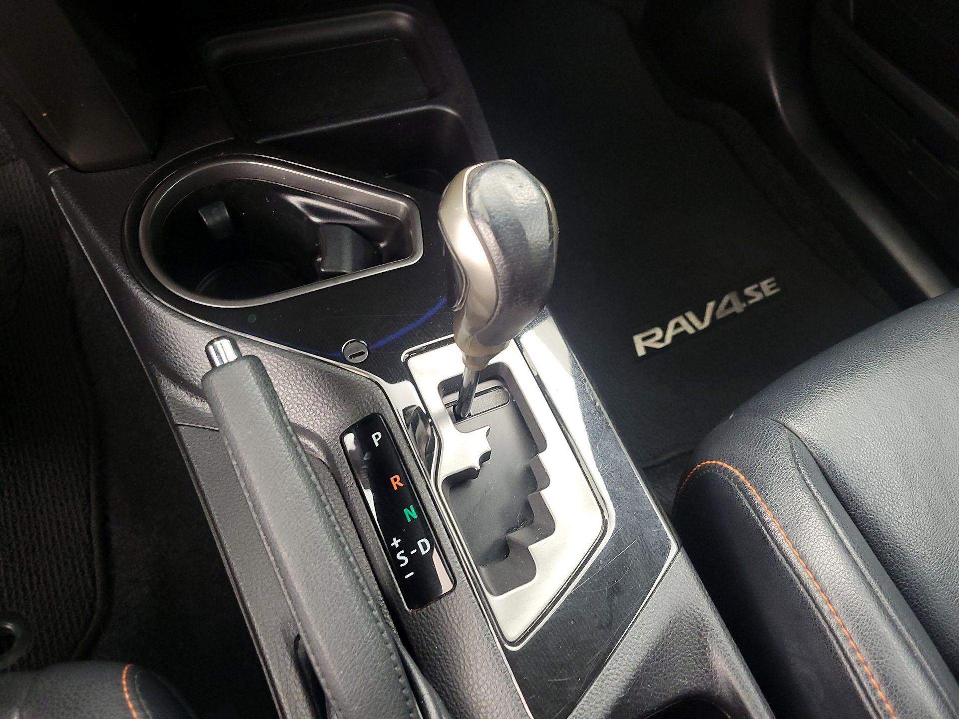 Thumbnail: 2018 Toyota RAV4 - 17