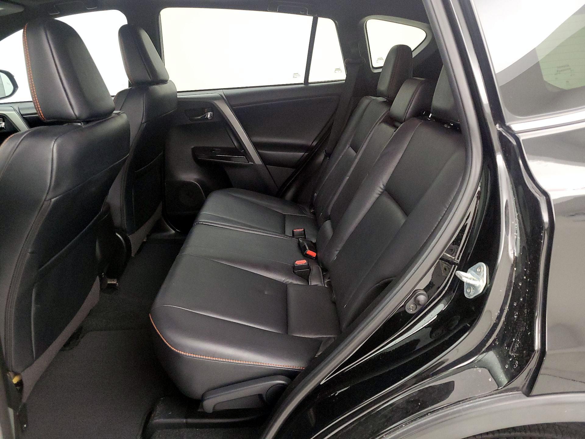 Thumbnail: 2018 Toyota RAV4 - 20