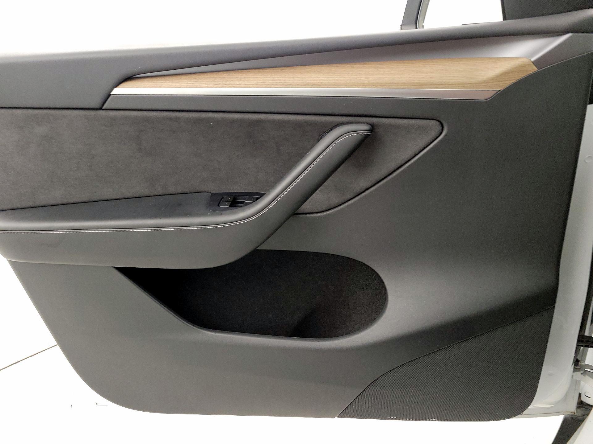 Thumbnail: 2022 Tesla Model Y - 12