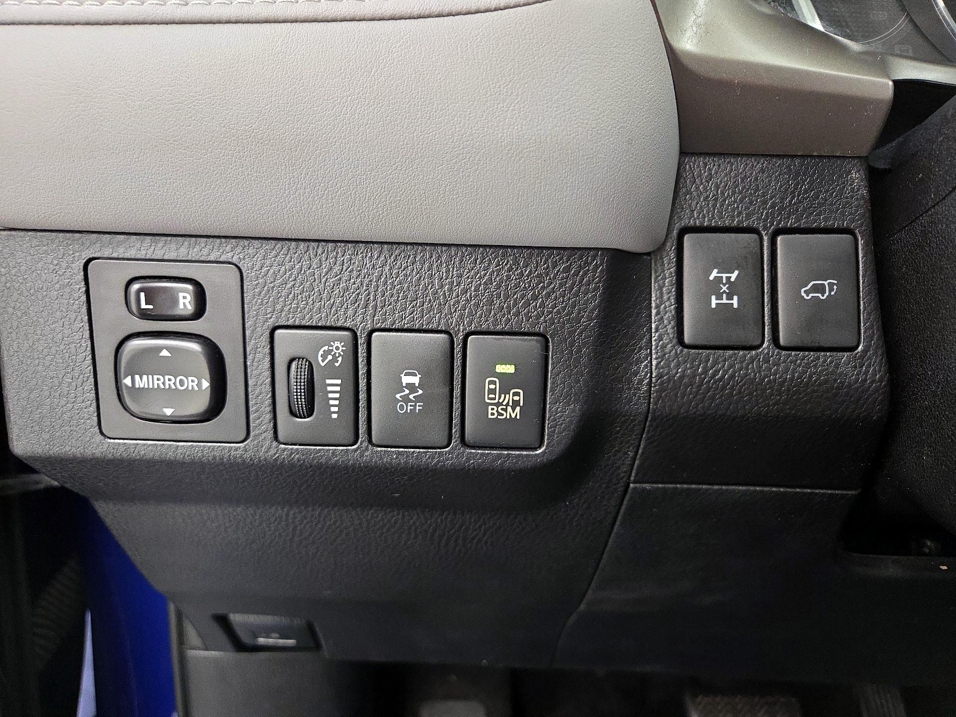 Thumbnail: 2015 Toyota RAV4 - 13