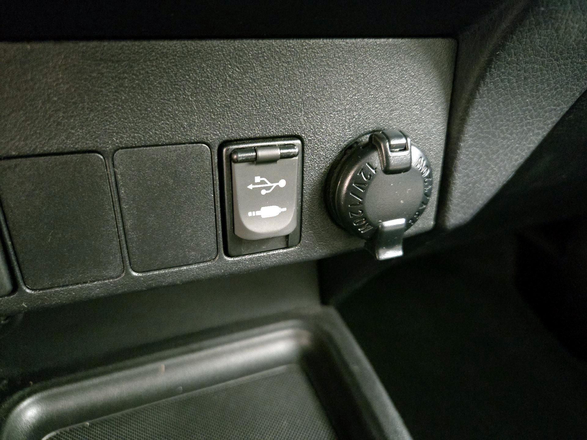 Thumbnail: 2015 Toyota RAV4 - 18