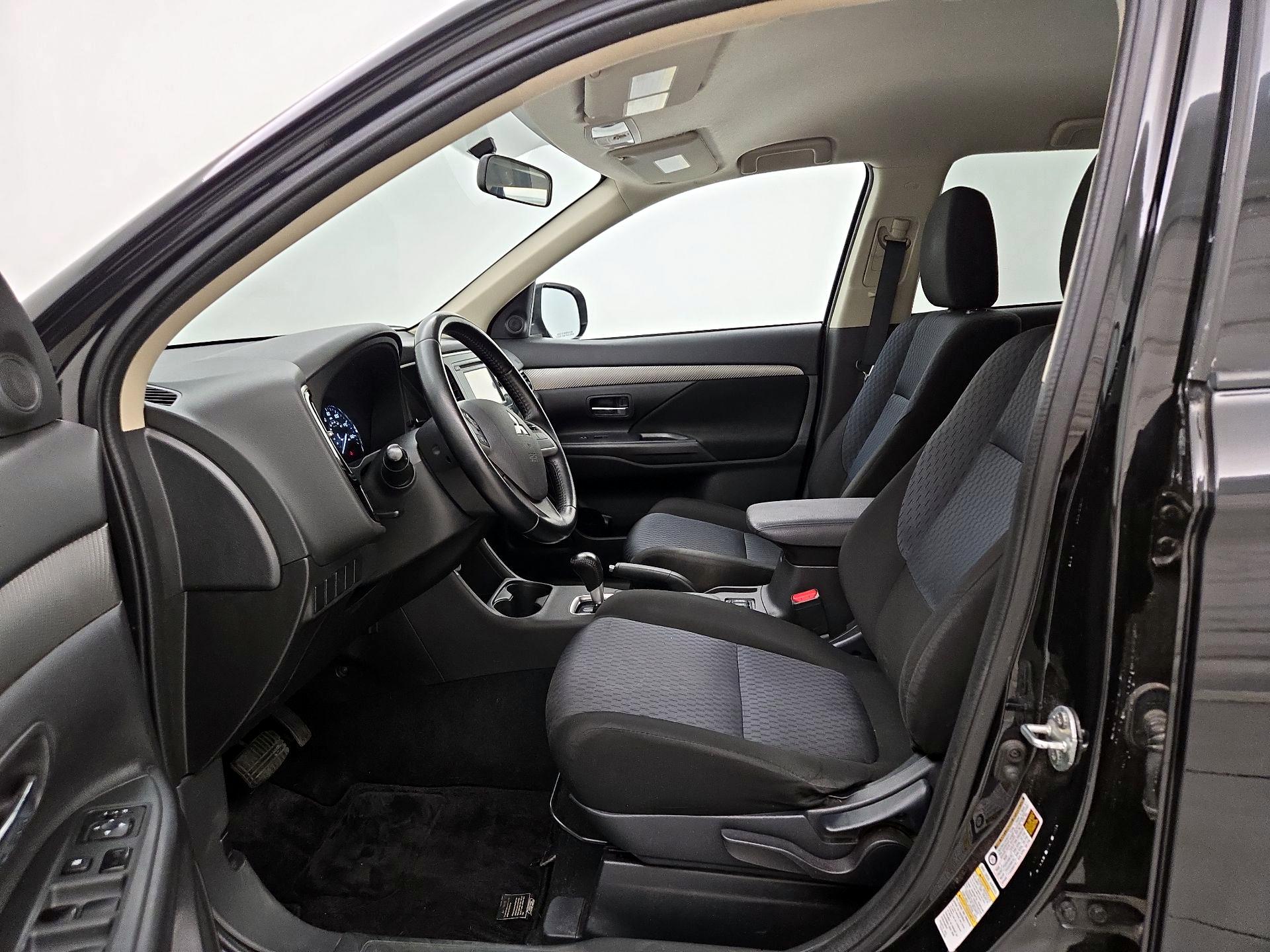 Thumbnail: 2014 Mitsubishi Outlander - 11