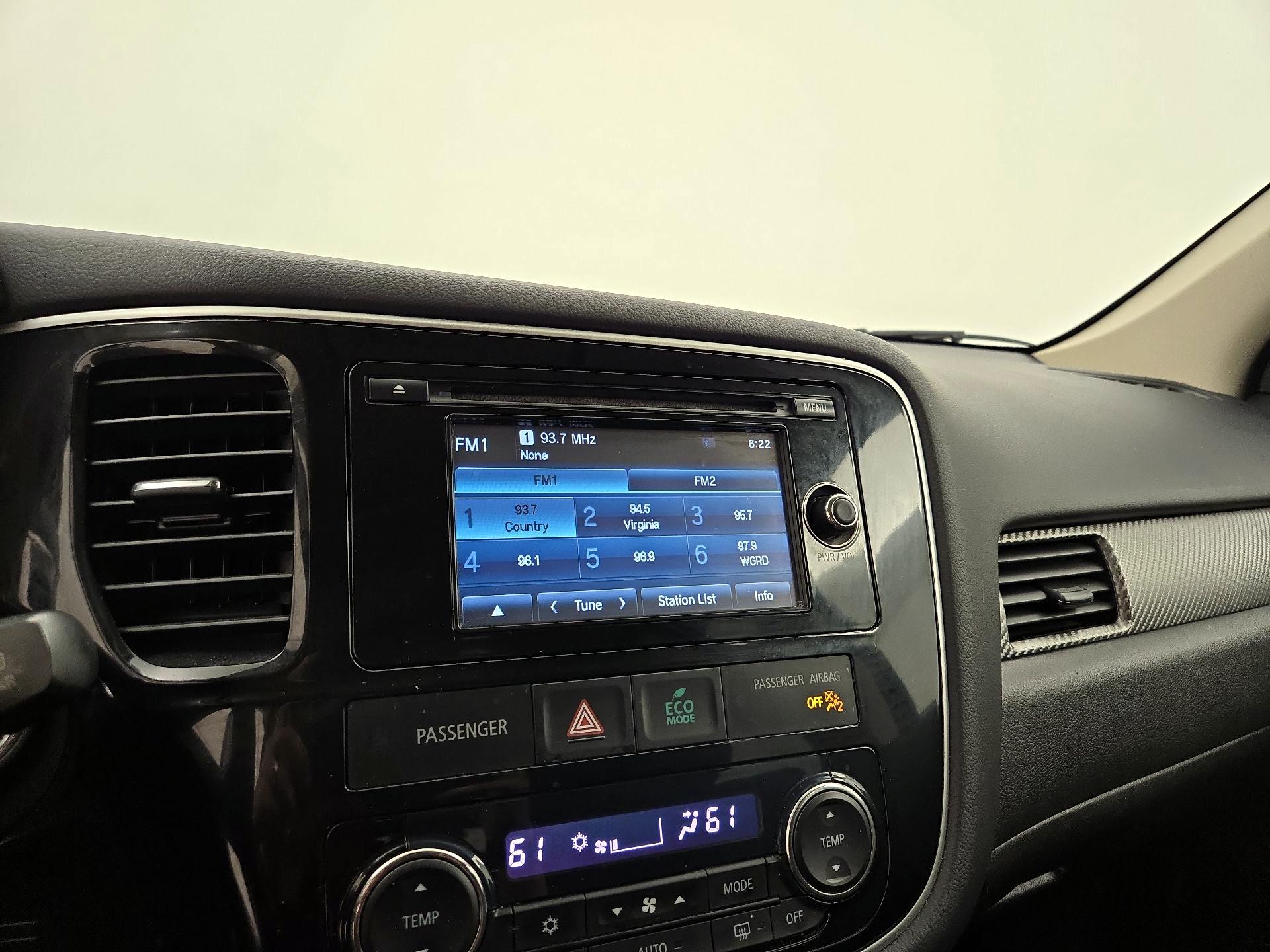 Thumbnail: 2014 Mitsubishi Outlander - 15