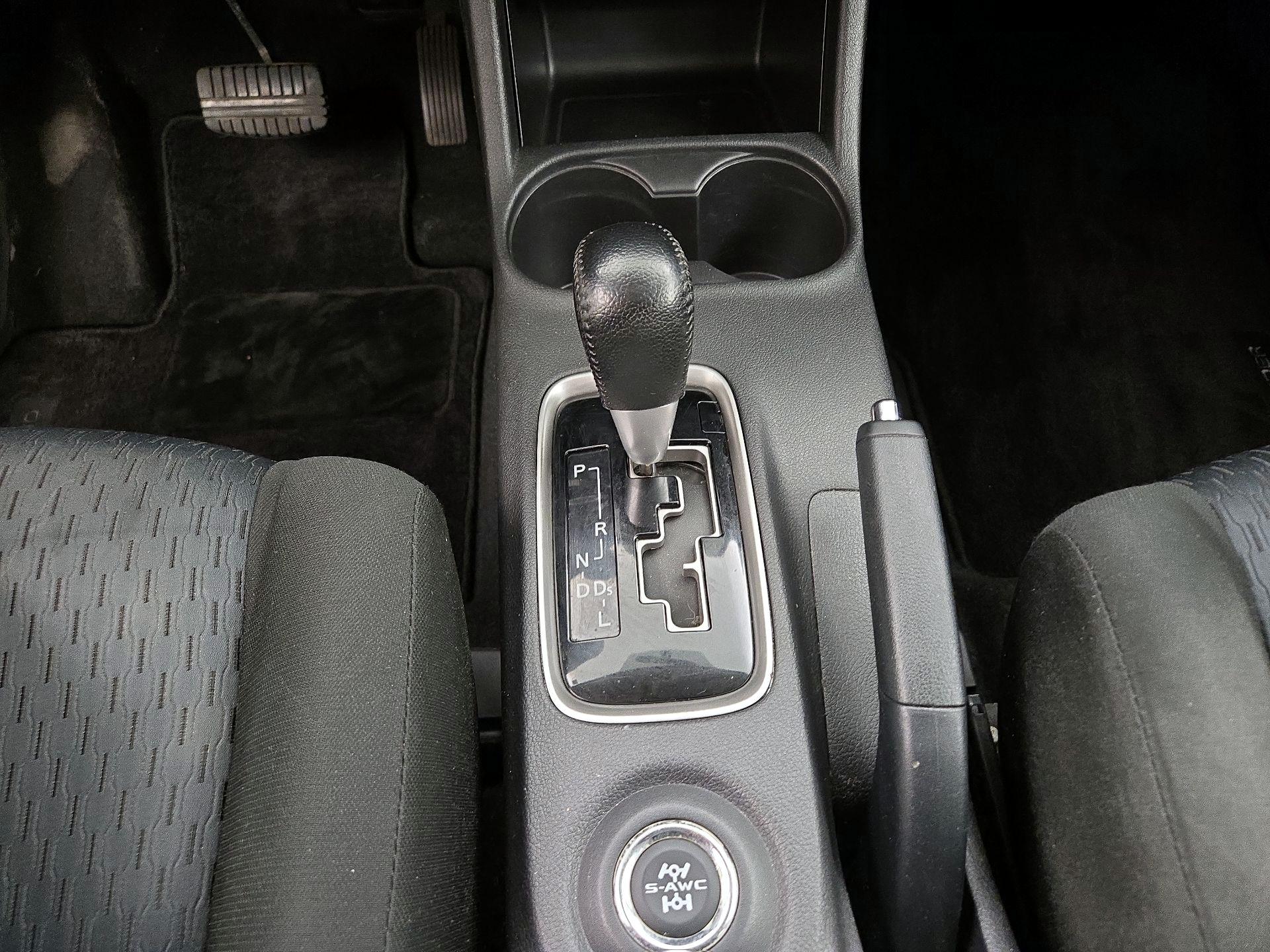 Thumbnail: 2014 Mitsubishi Outlander - 17