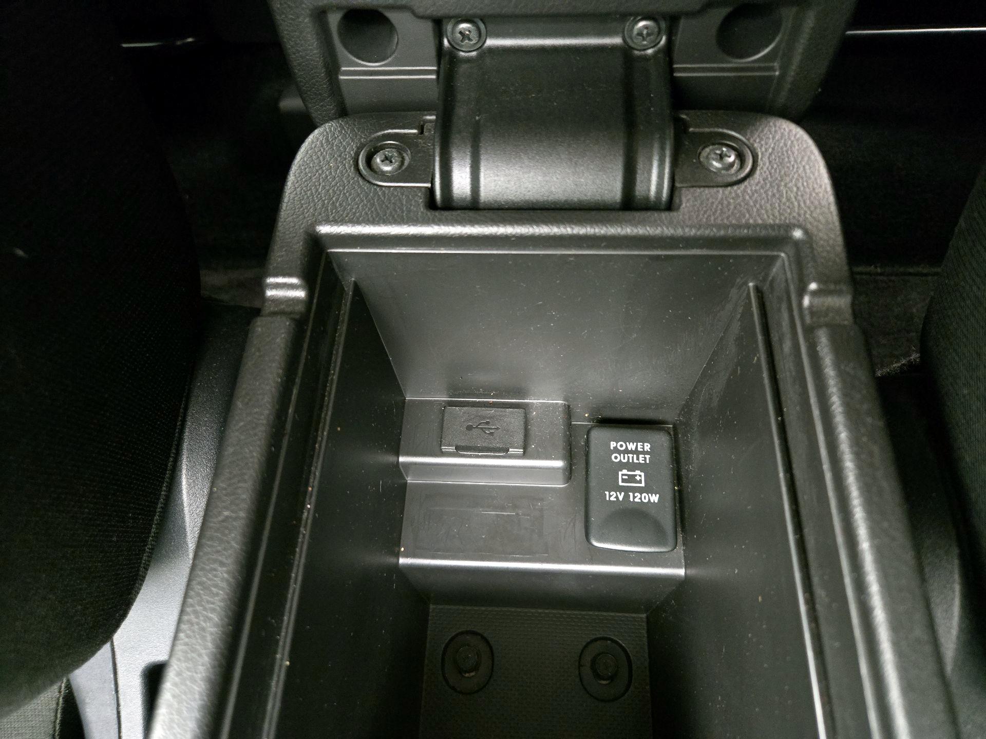 Thumbnail: 2014 Mitsubishi Outlander - 18