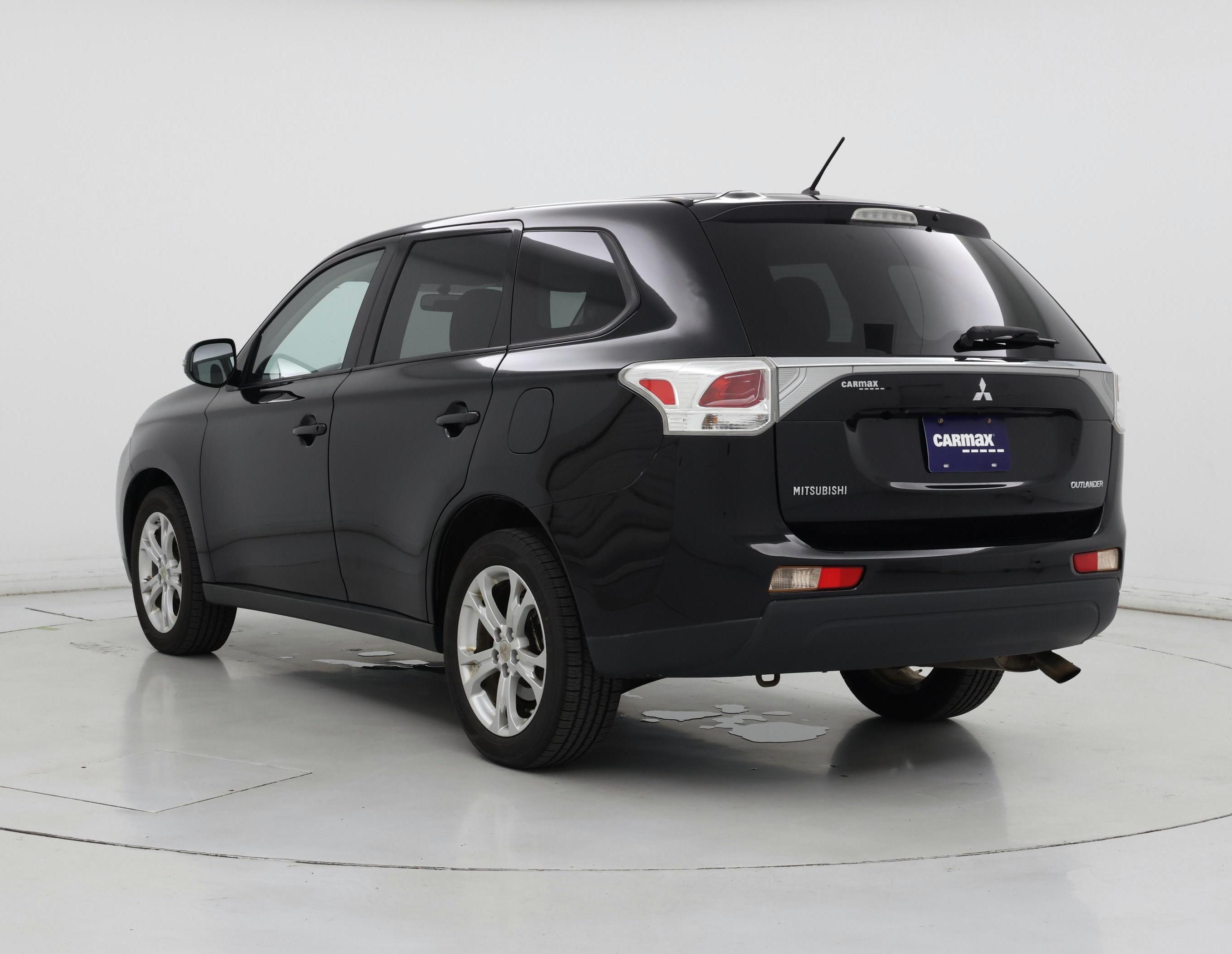 Thumbnail: 2014 Mitsubishi Outlander - 2