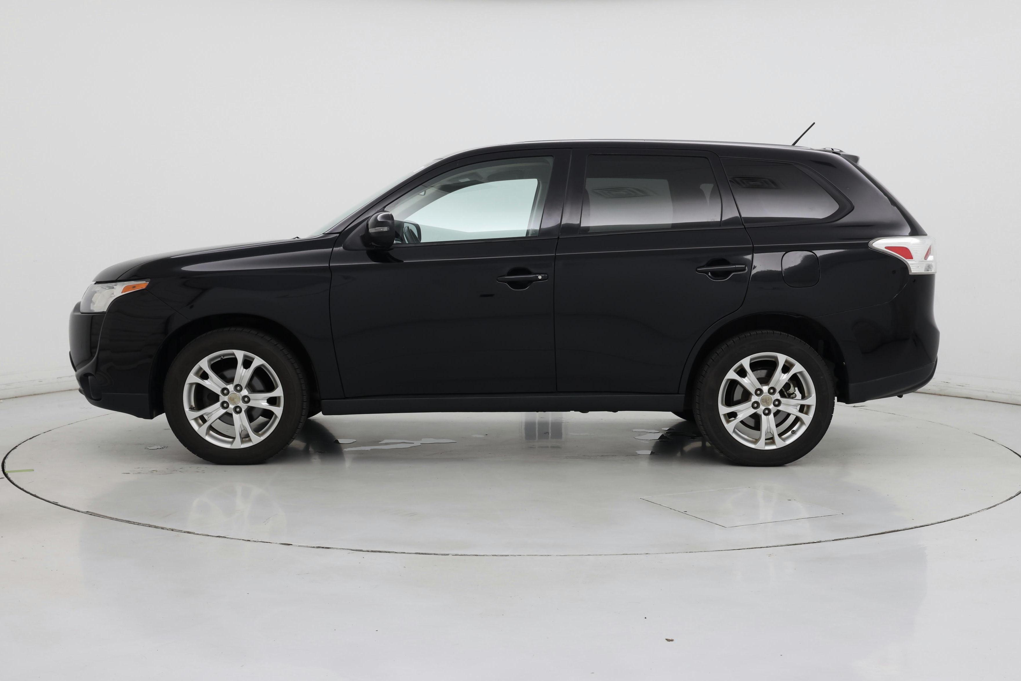 Thumbnail: 2014 Mitsubishi Outlander - 3
