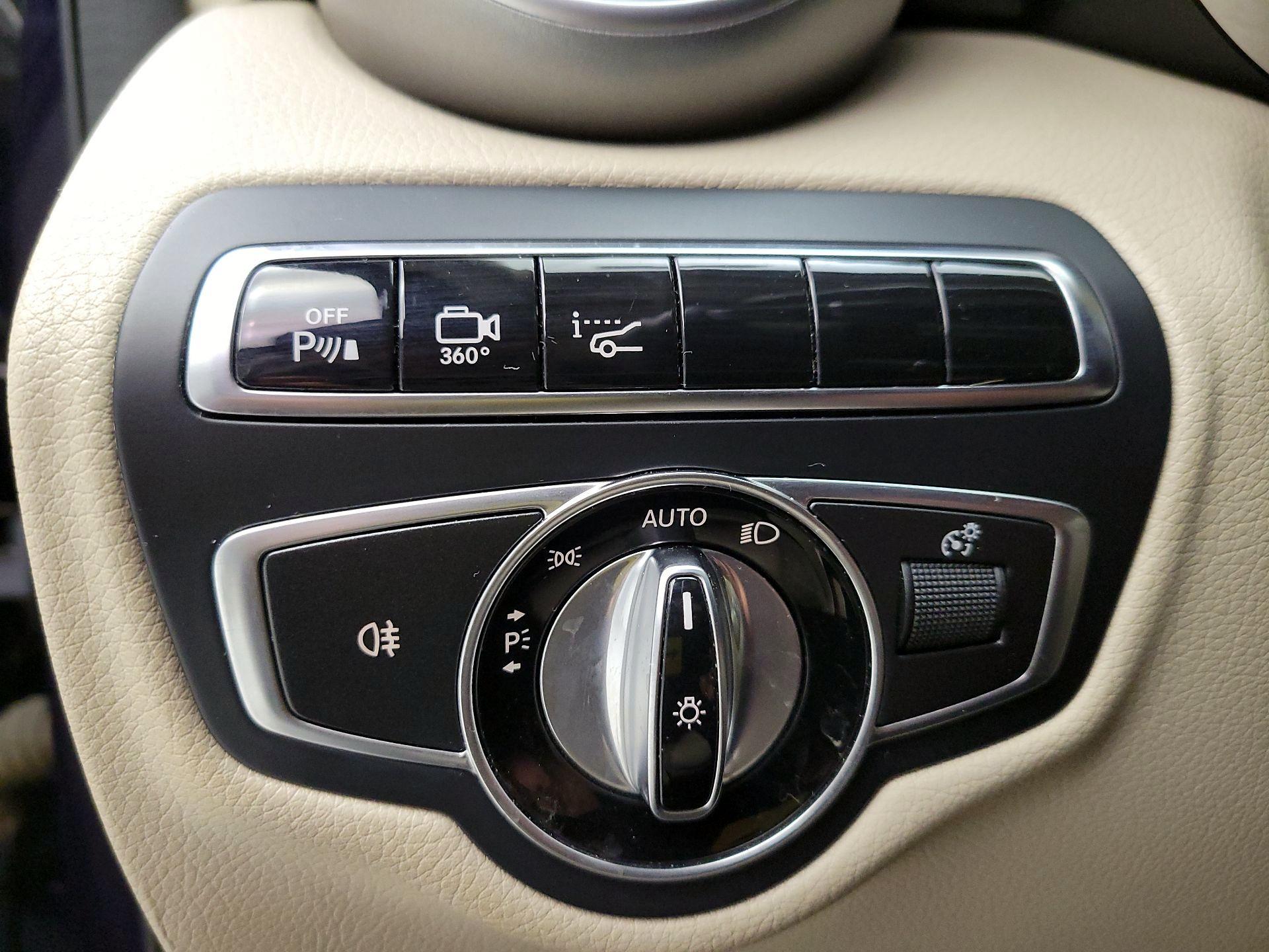 Thumbnail: 2016 Mercedes-Benz GLC - 13