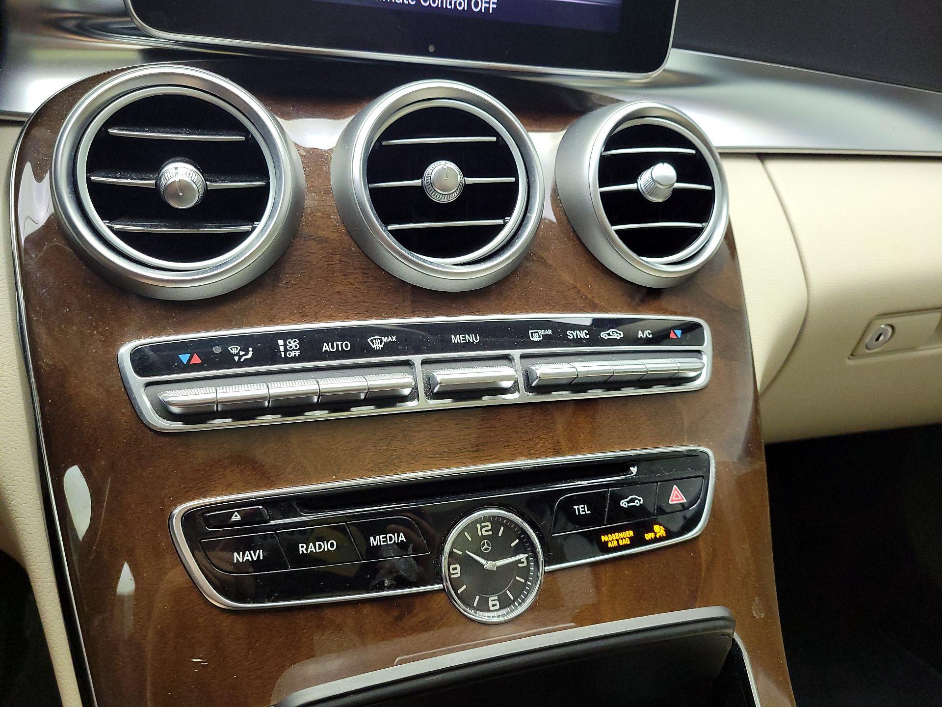 Thumbnail: 2015 Mercedes-Benz C-Class - 17