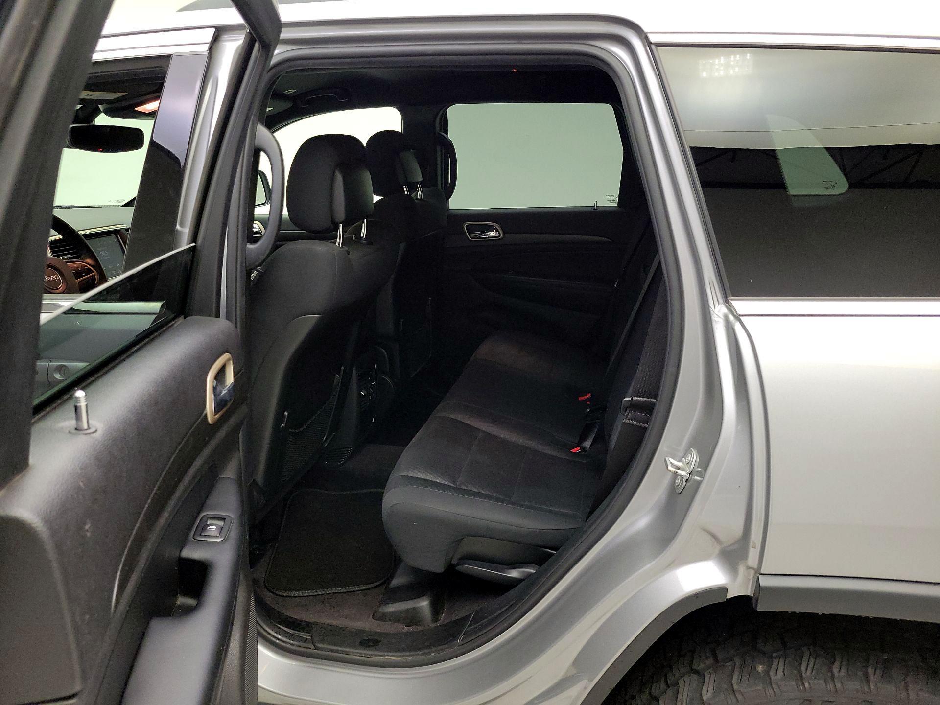 Thumbnail: 2017 Jeep Grand Cherokee - 19