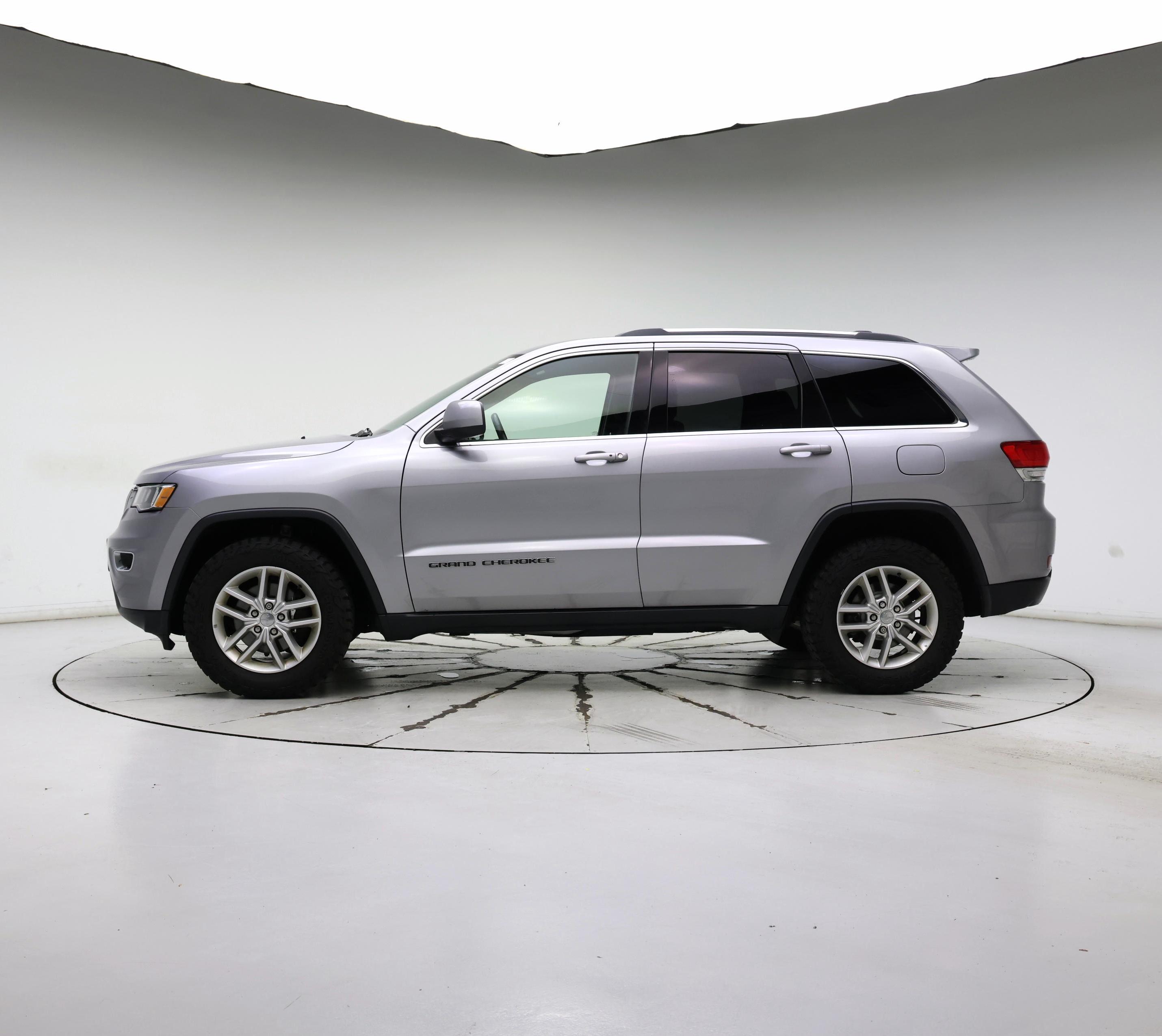 Thumbnail: 2017 Jeep Grand Cherokee - 3