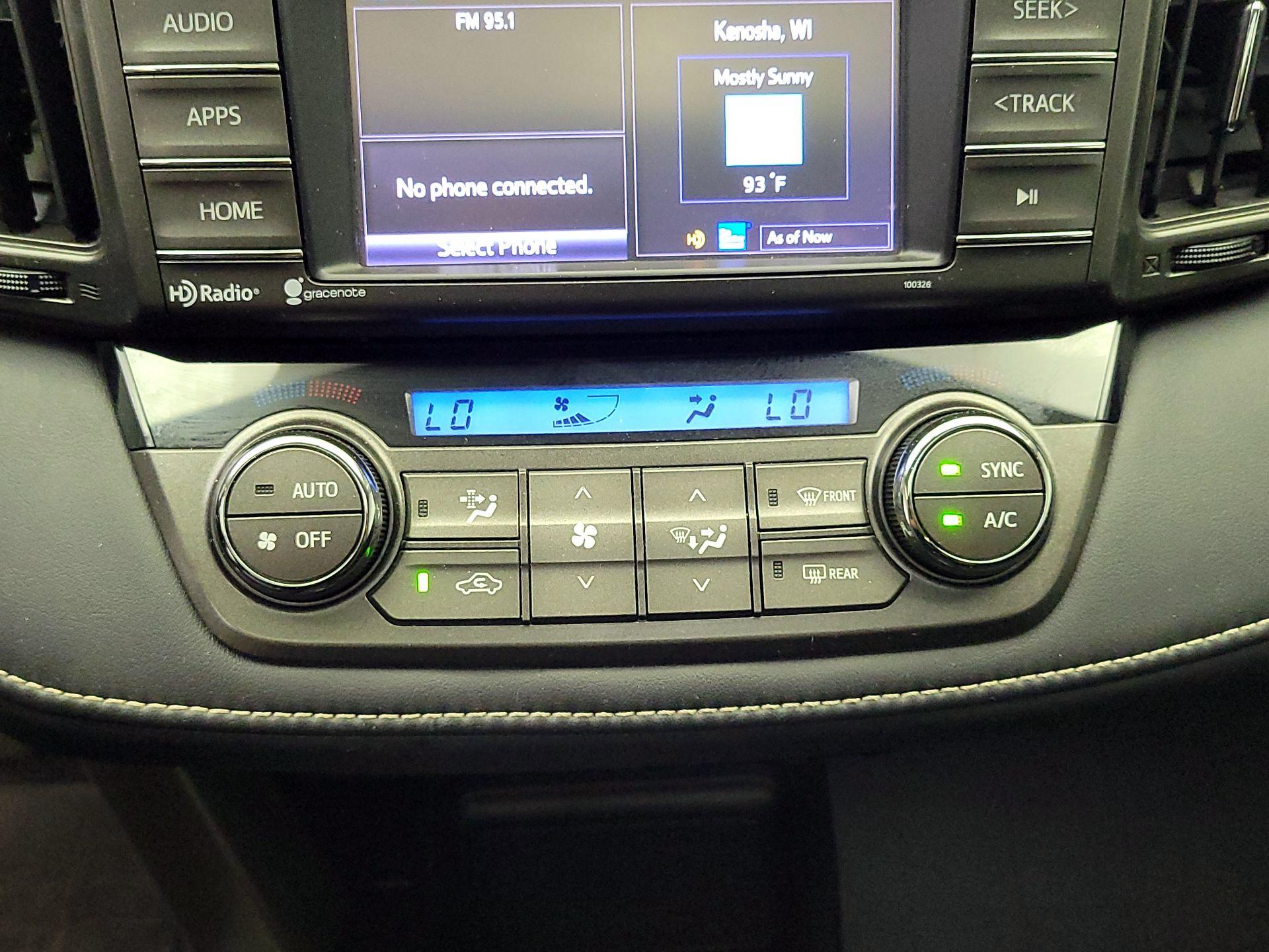 Thumbnail: 2015 Toyota RAV4 - 16