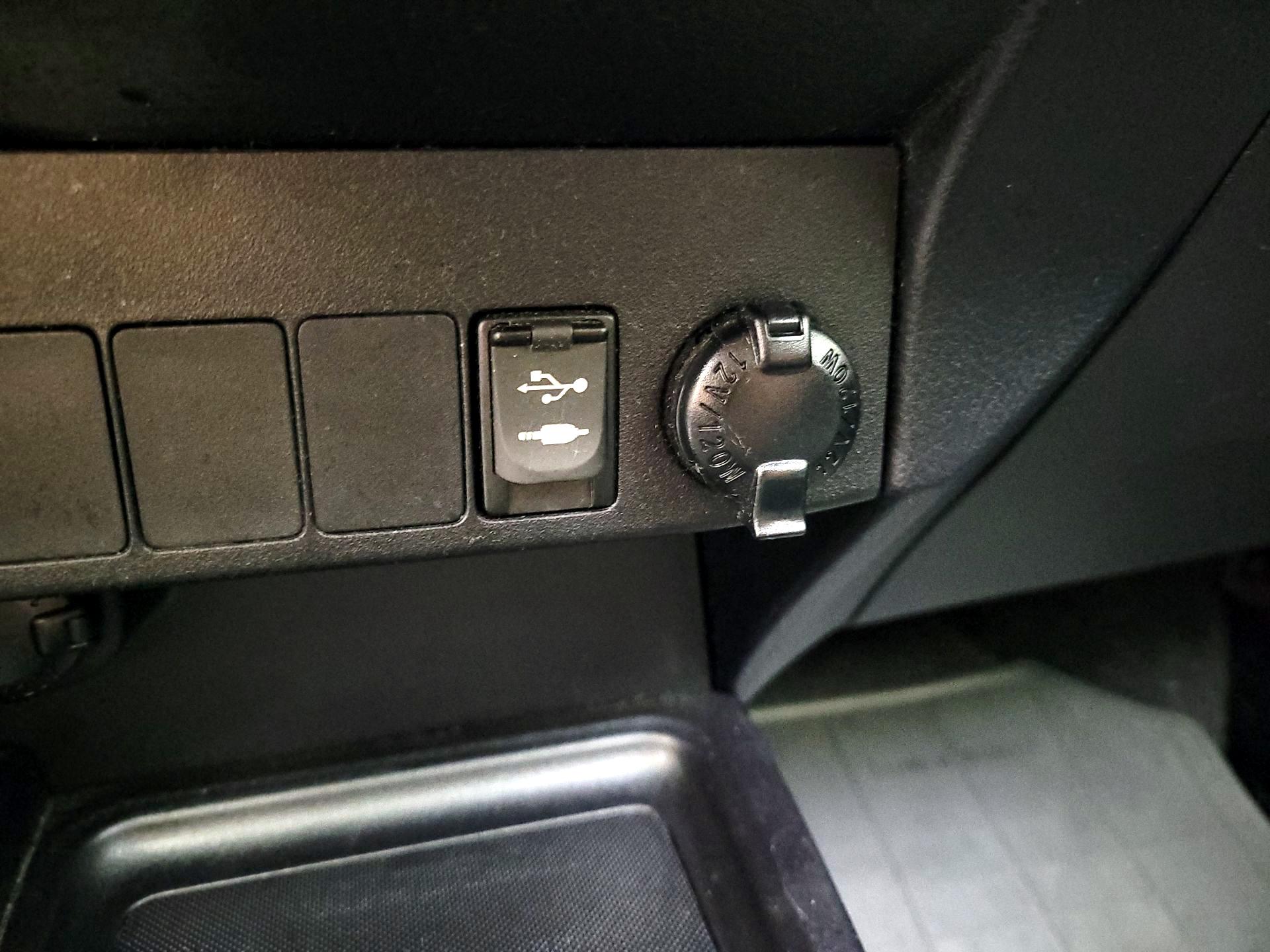 Thumbnail: 2015 Toyota RAV4 - 18