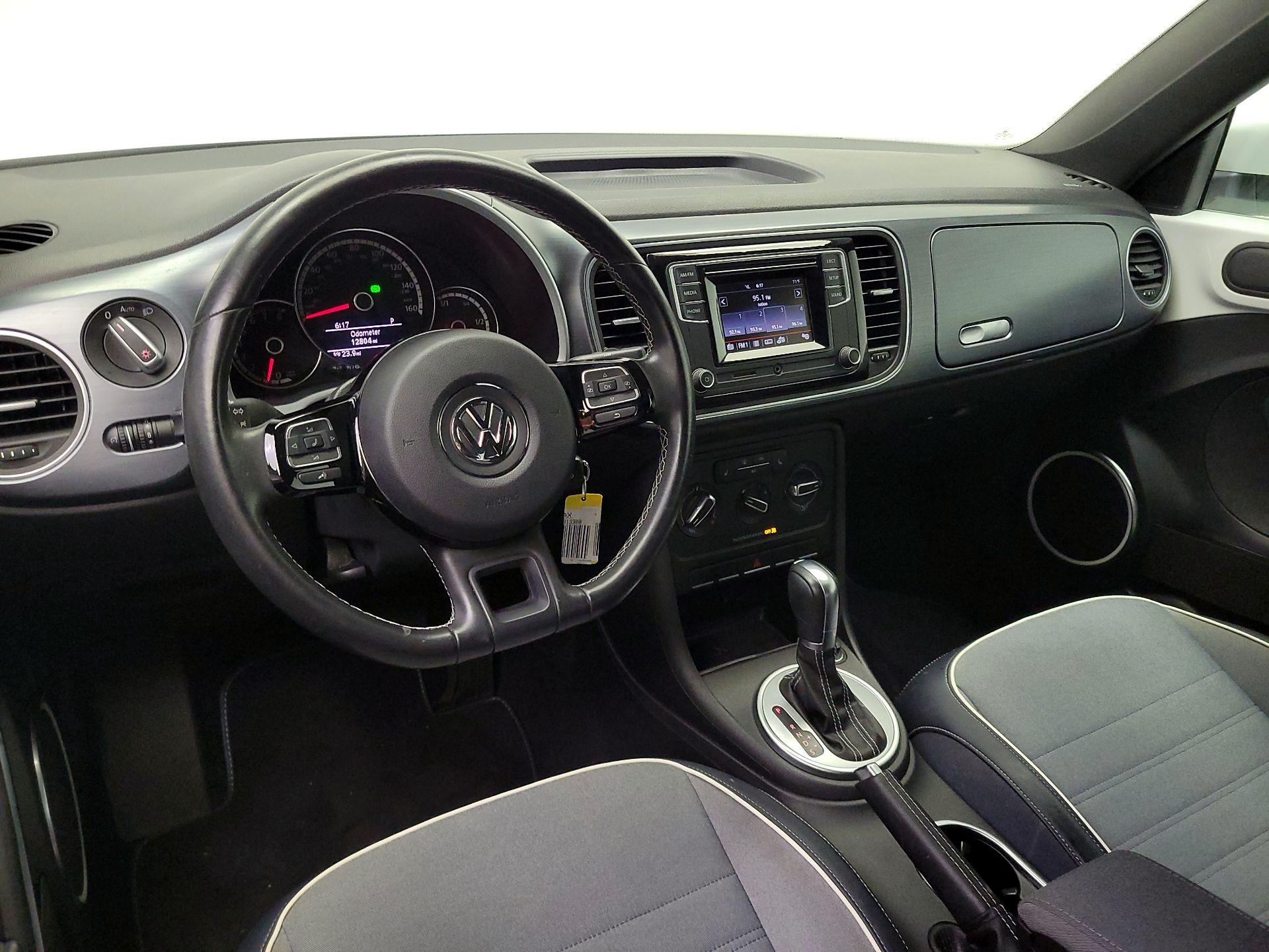 Thumbnail: 2016 Volkswagen Beetle - 9