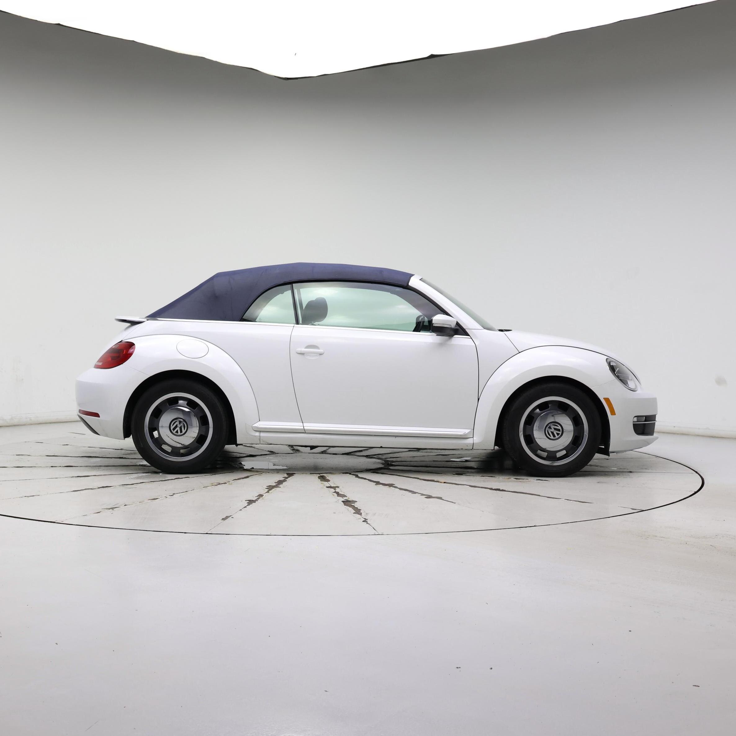 Thumbnail: 2016 Volkswagen Beetle - 7