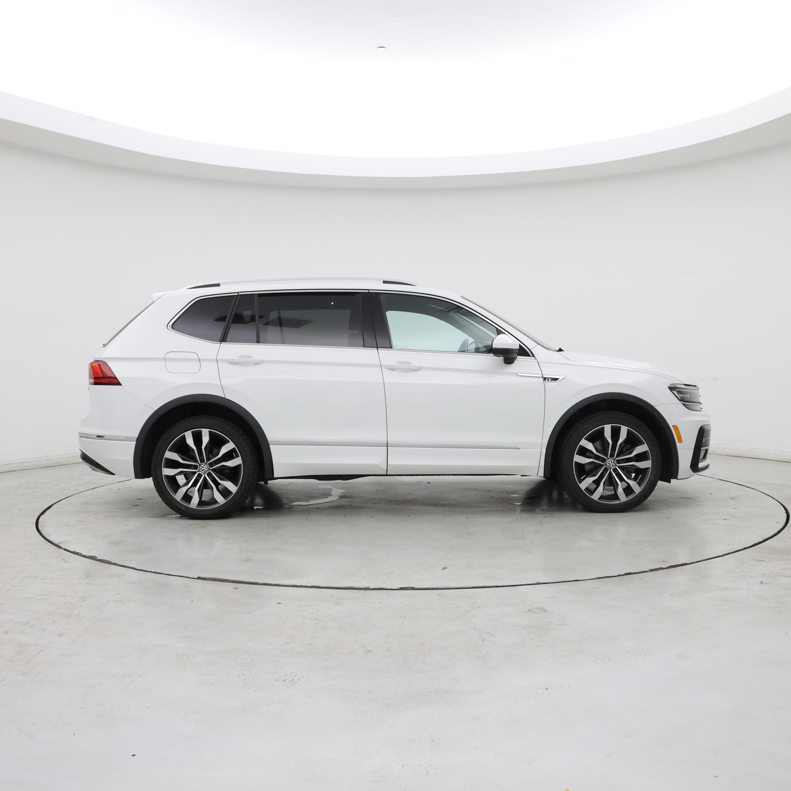 Thumbnail: 2020 Volkswagen Tiguan - 7