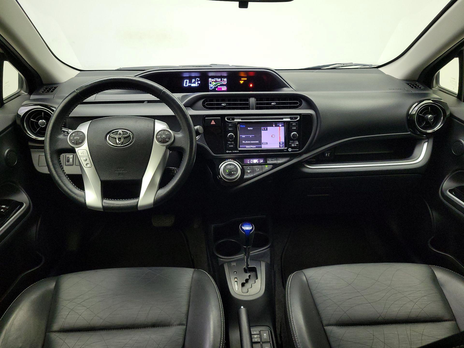 Thumbnail: 2016 Toyota Prius c - 9
