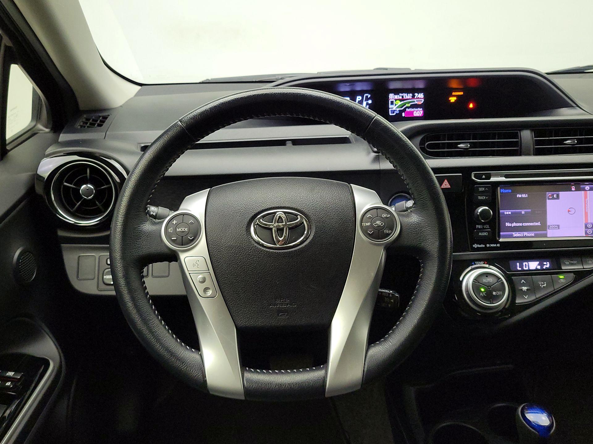 Thumbnail: 2016 Toyota Prius c - 10