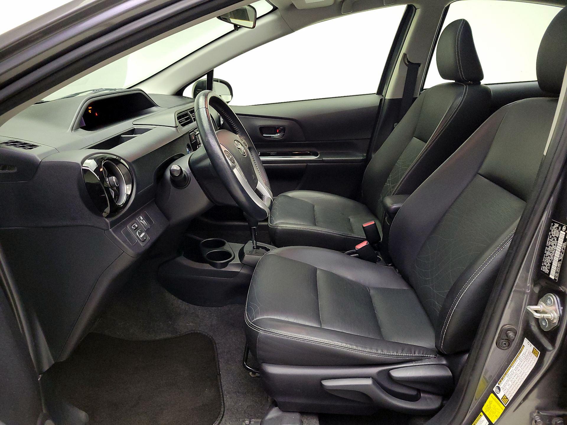 Thumbnail: 2016 Toyota Prius c - 11
