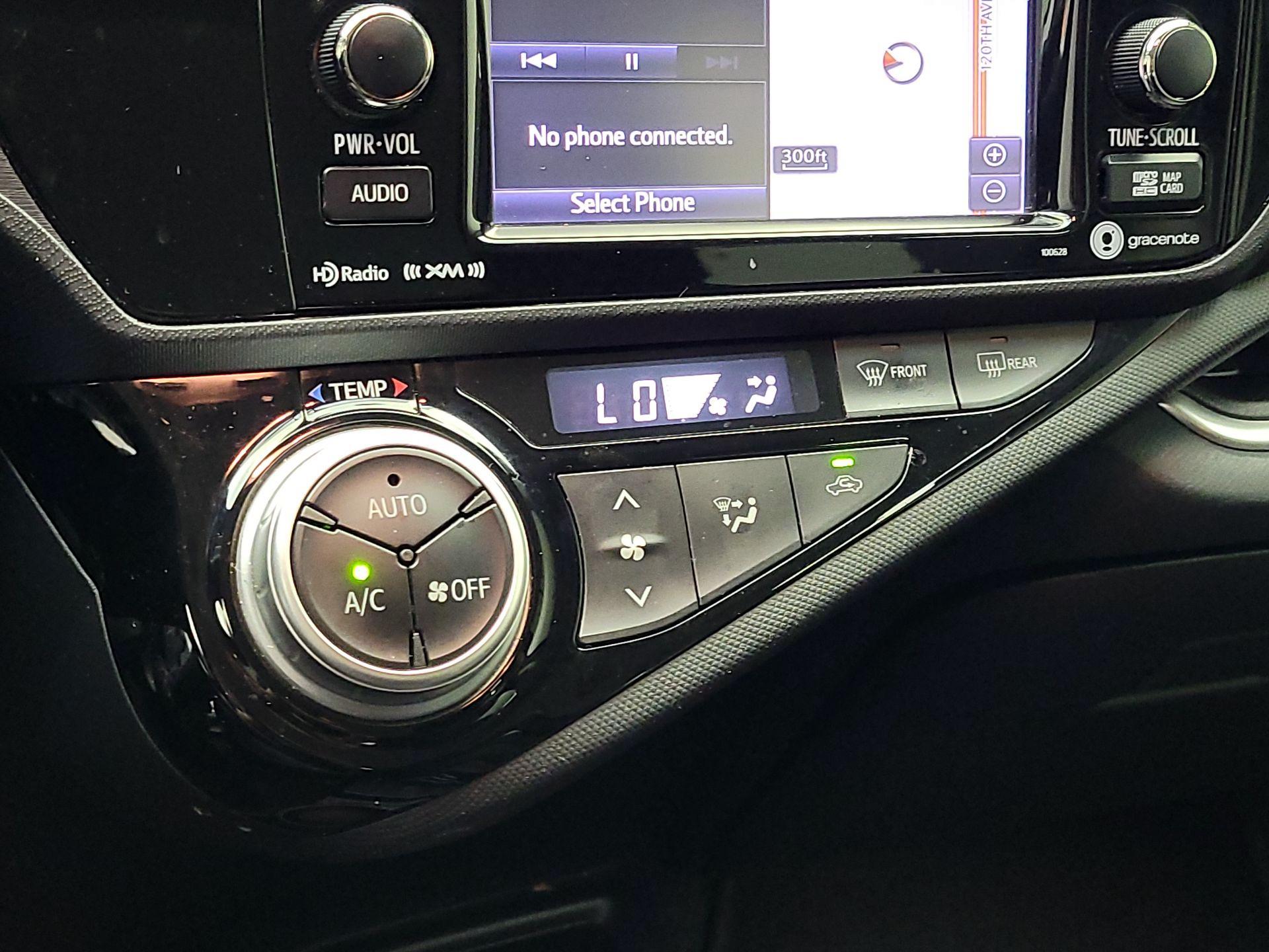 Thumbnail: 2016 Toyota Prius c - 17