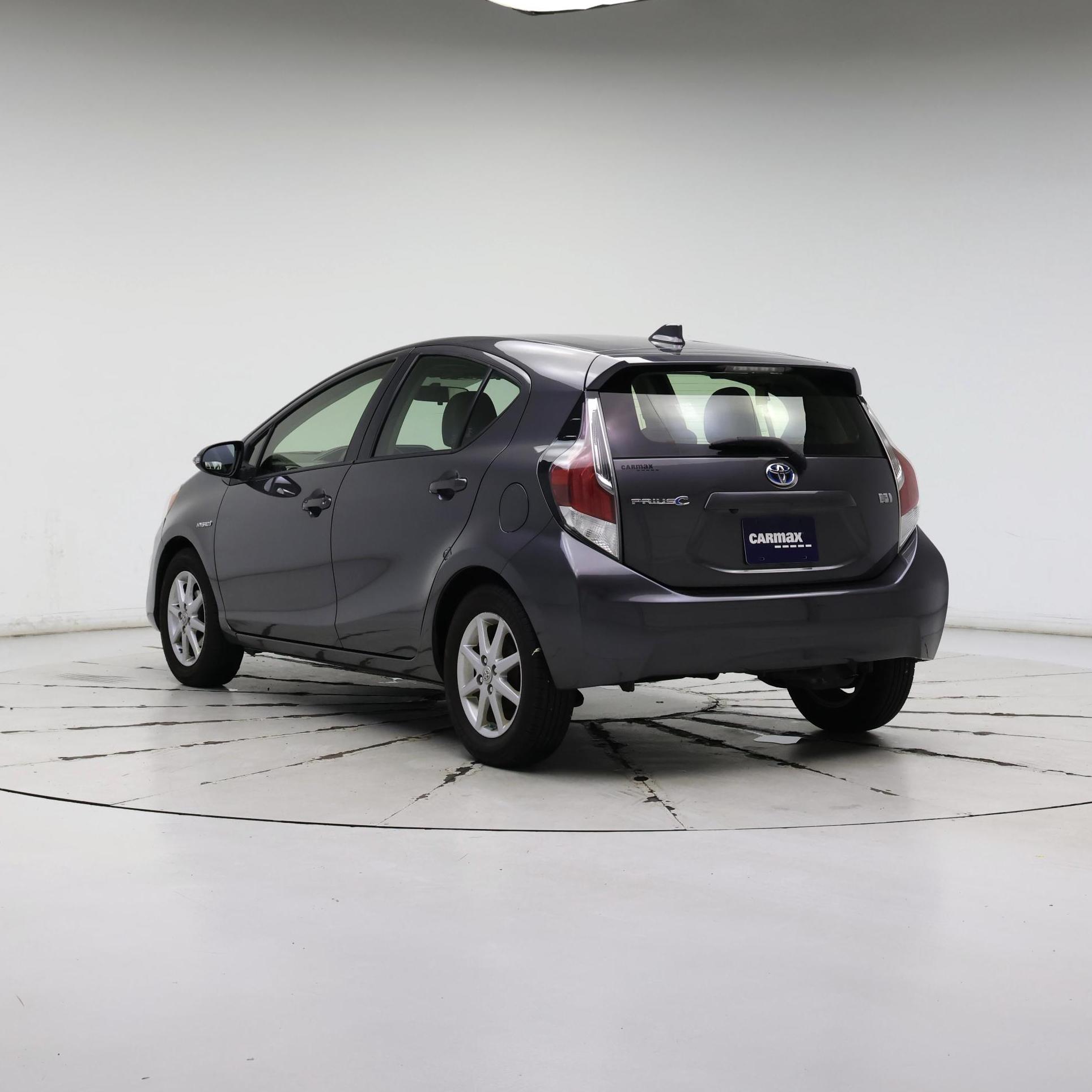 Thumbnail: 2016 Toyota Prius c - 2