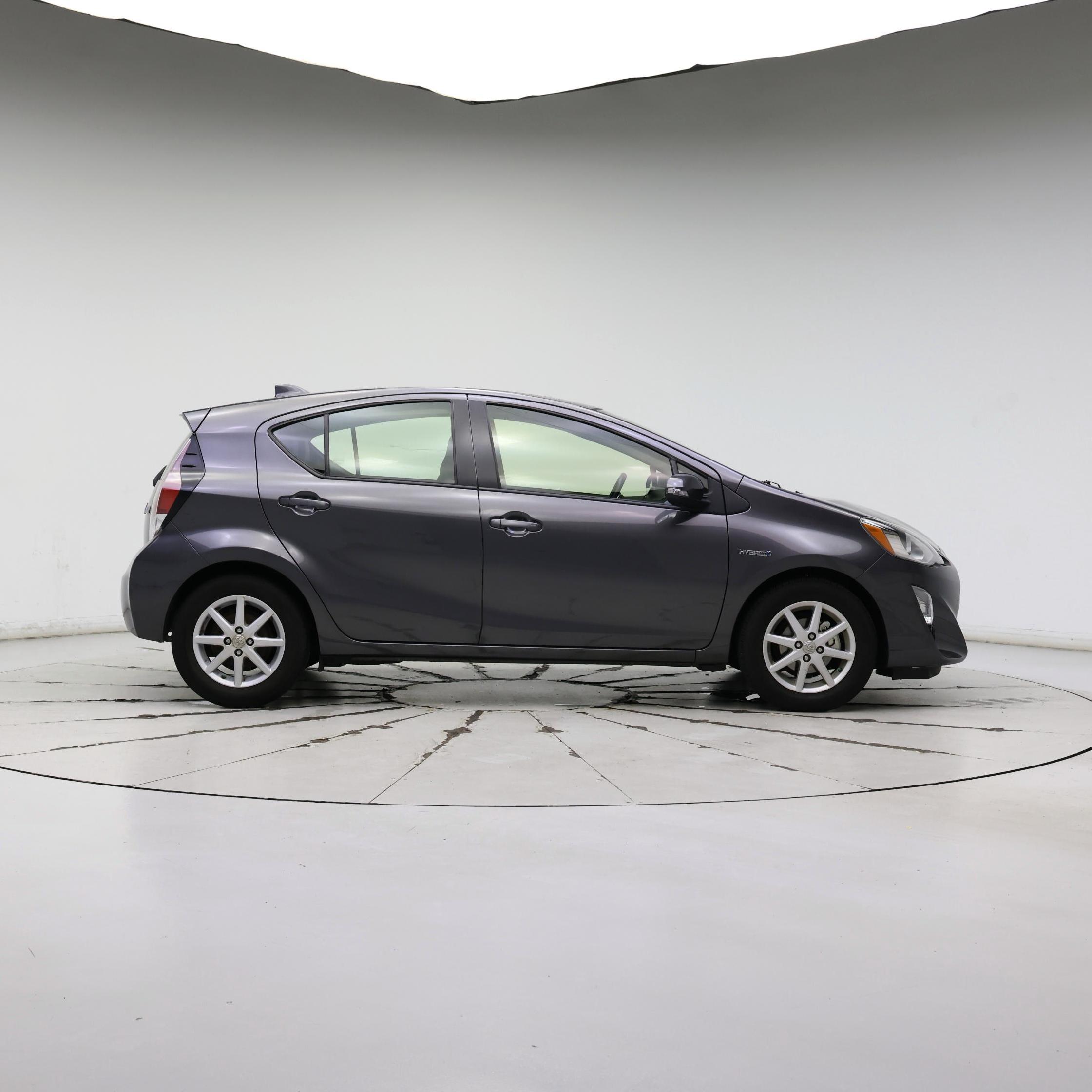 Thumbnail: 2016 Toyota Prius c - 7