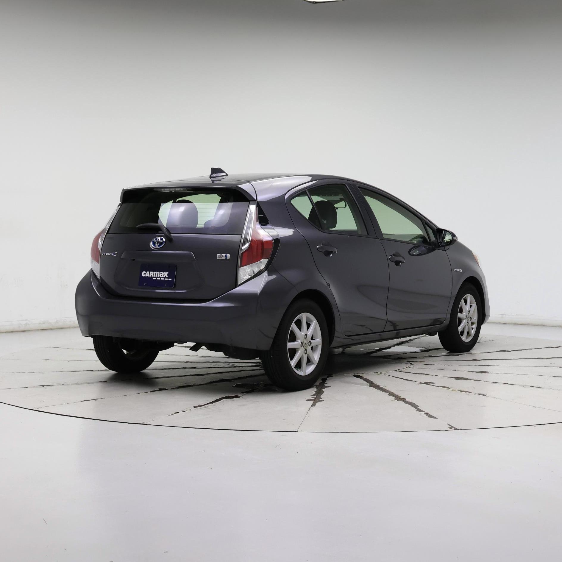 Thumbnail: 2016 Toyota Prius c - 8