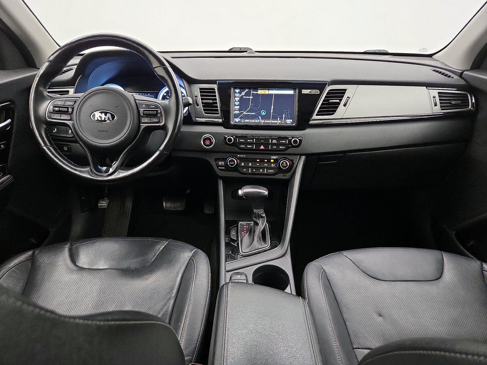 Thumbnail: 2017 Kia Niro - 9