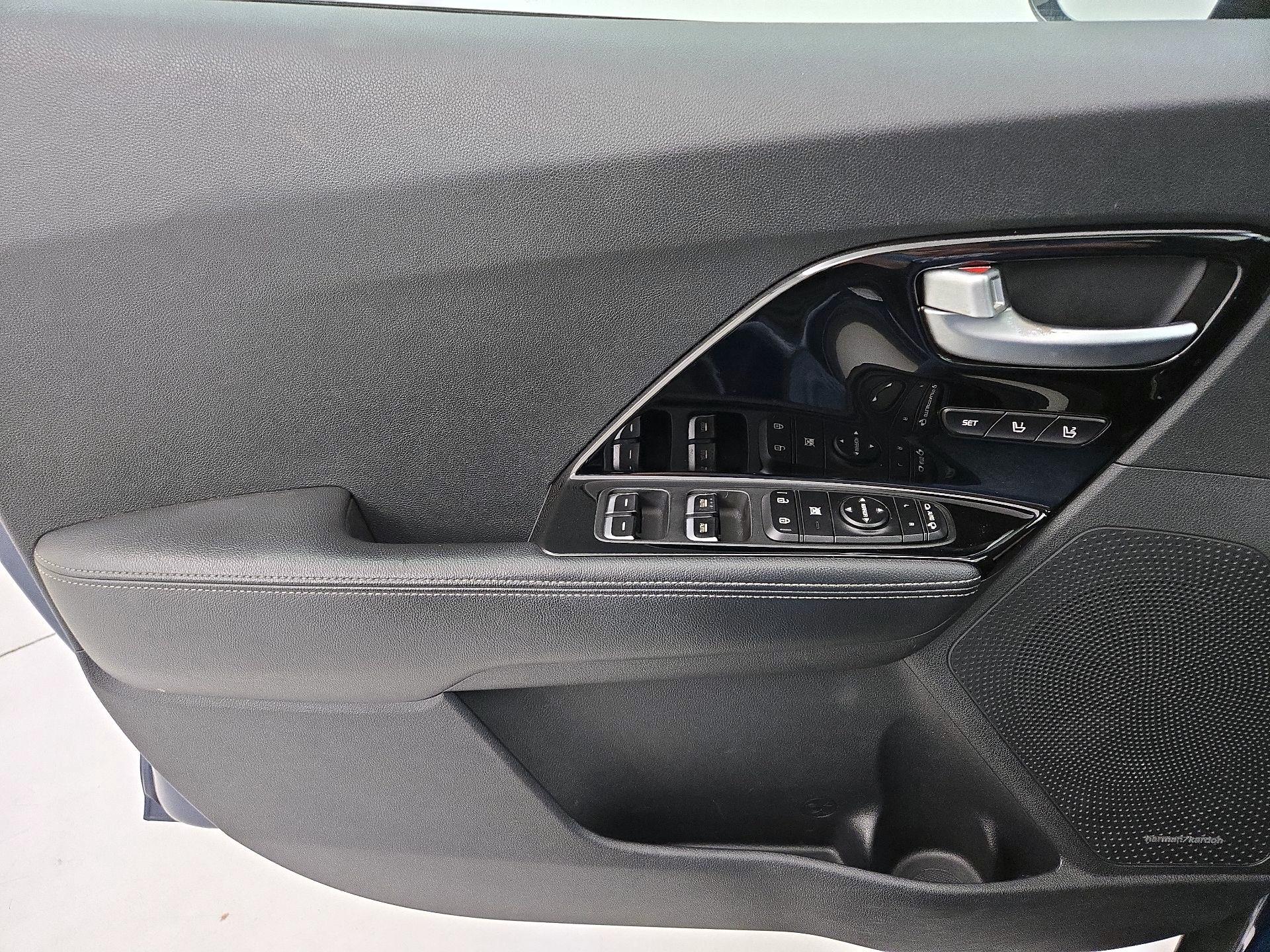 Thumbnail: 2017 Kia Niro - 12