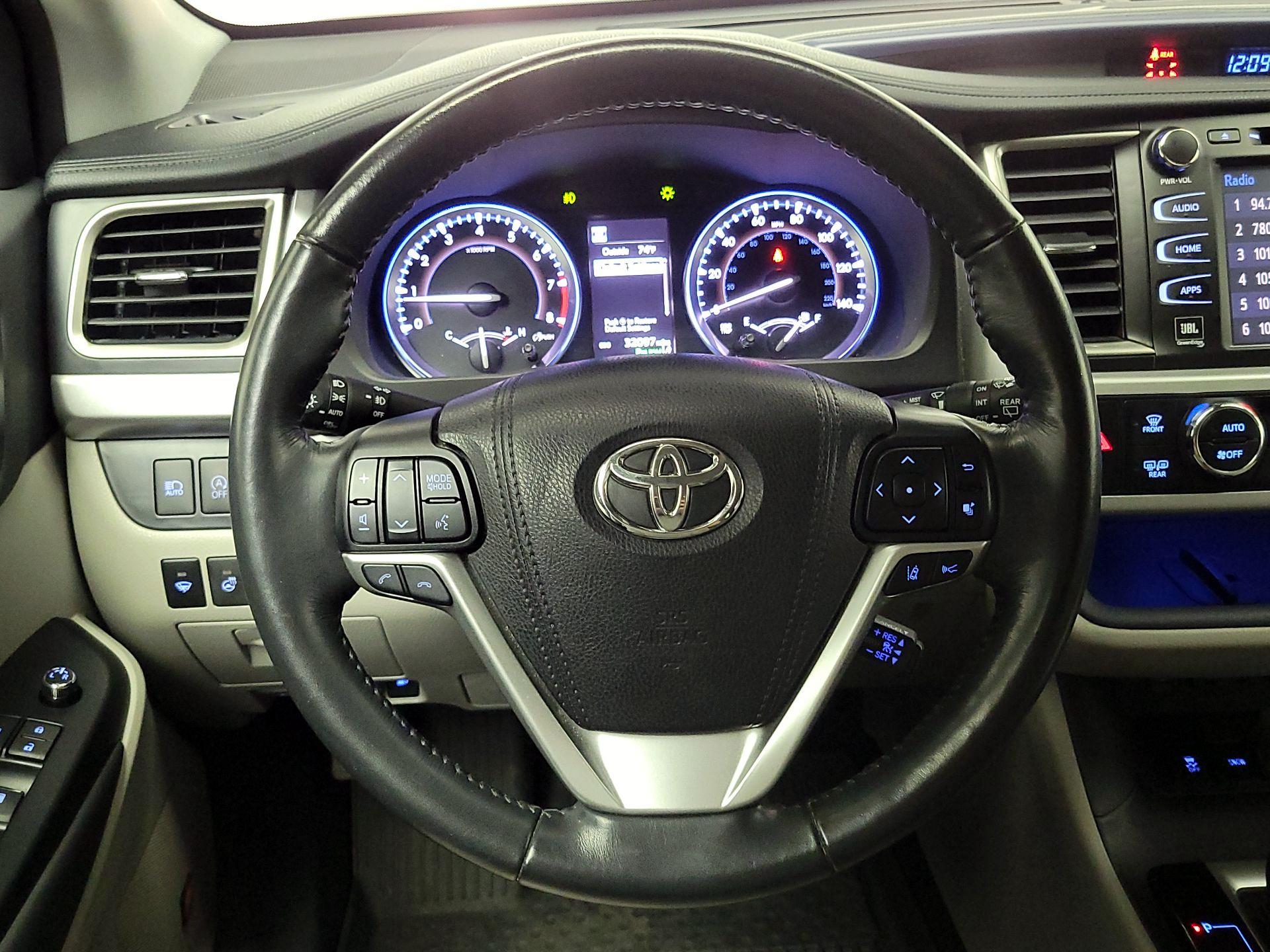 Thumbnail: 2019 Toyota Highlander - 10