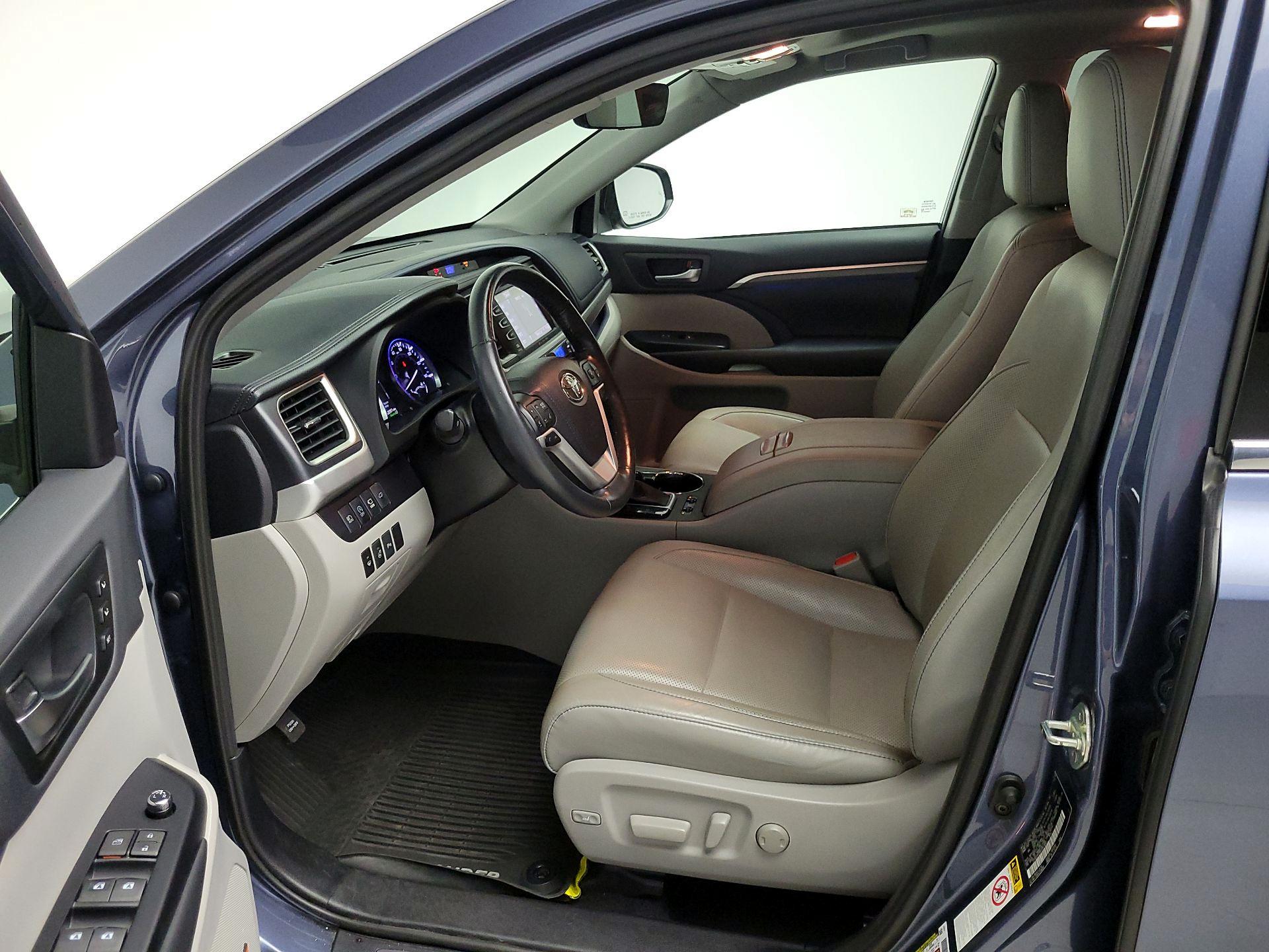 Thumbnail: 2019 Toyota Highlander - 11